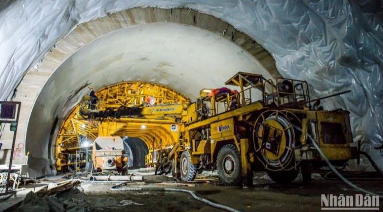 Các dự án giao thông chạy “nước rút” thi công, giải ngân