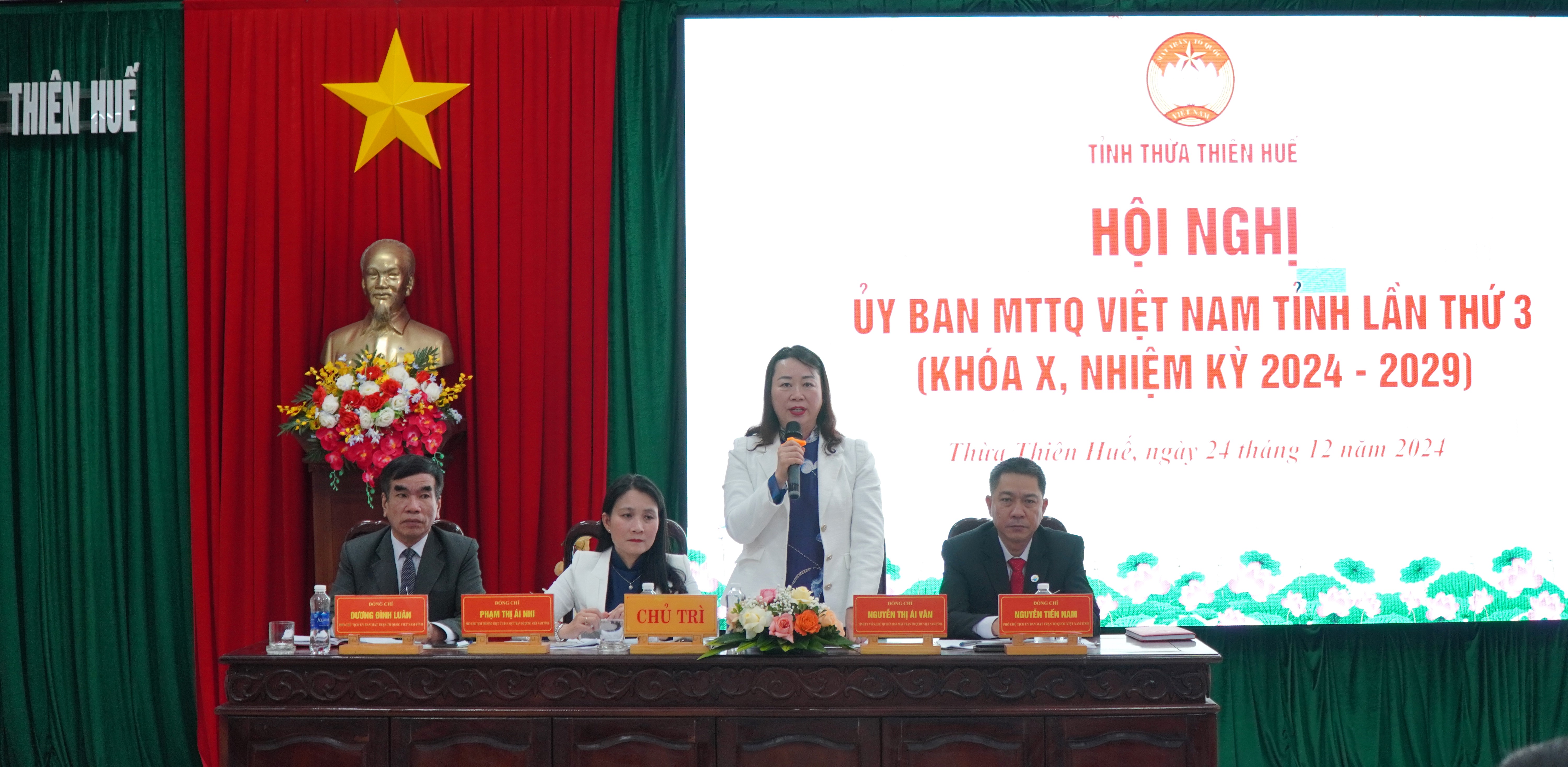 Đẩy mạnh các phong trào thi đua yêu nước chào mừng thành phố Huế trực thuộc Trung ương