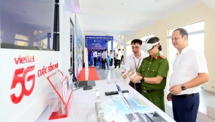 Nghị quyết của Bộ Chính trị về đột phá phát triển khoa học, công nghệ, đổi mới sáng tạo và chuyển đổi số quốc gia