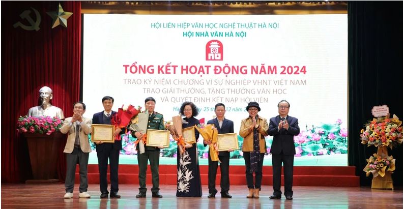 Hội Nhà văn Hà Nội trao giải thưởng văn học năm 2024