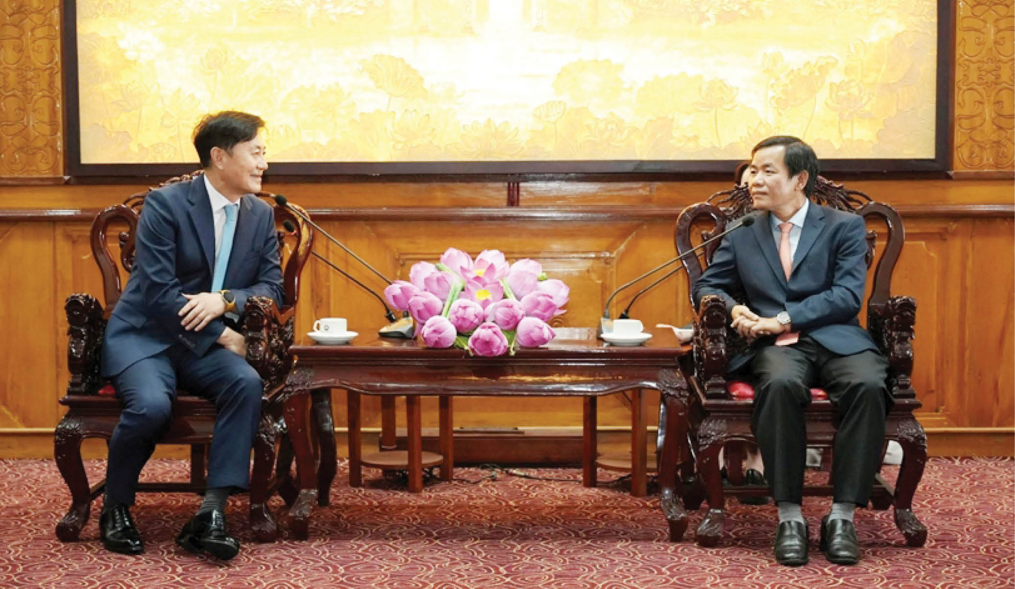 Khai mở vùng đất