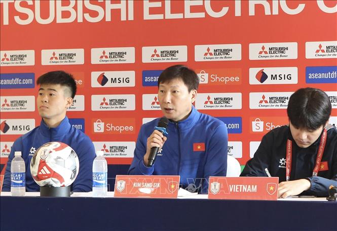 Huấn luyện viên Kim Sang Sik Toàn đội đặt quyết tâm thi đấu hết mình