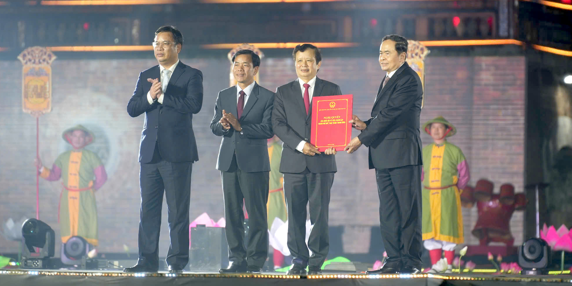 Công bố các nghị quyết của Quốc hội về thành lập thành phố Huế trực thuộc Trung ương