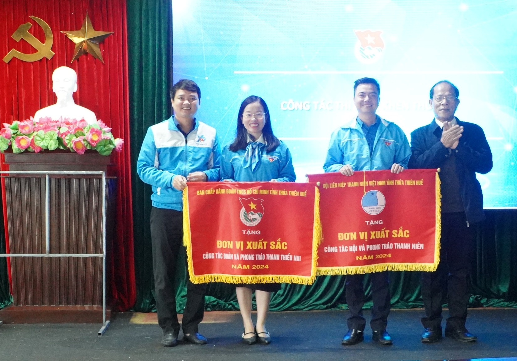 13 tập thể, cá nhân được Tỉnh đoàn tặng Bằng khen