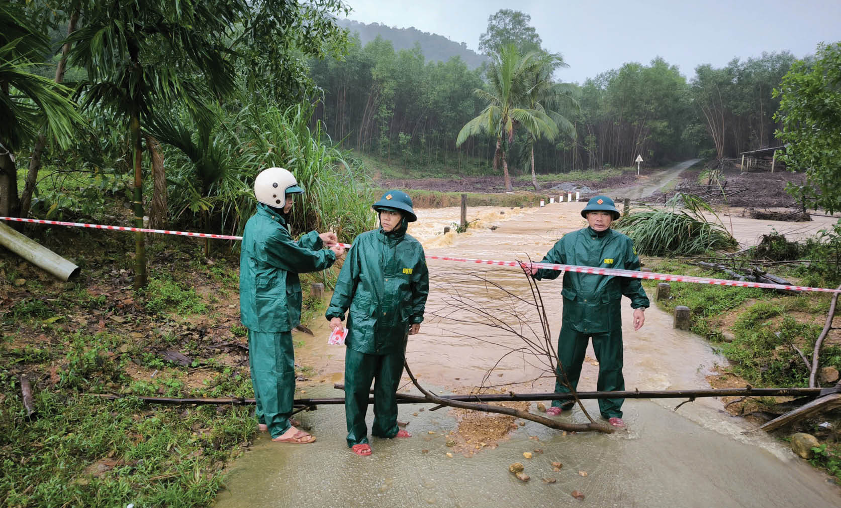 Đồng bộ giải pháp để hạn chế tình trạng ngập đường khi mưa lớn