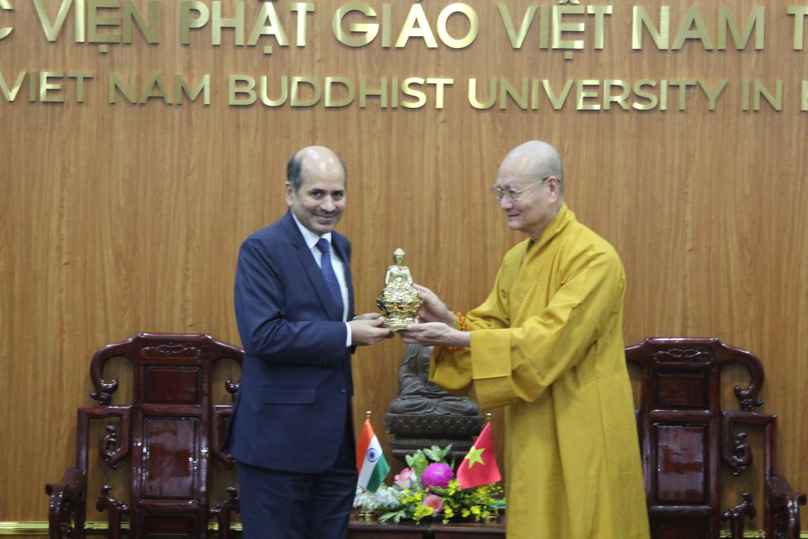 Đại sứ Ấn Độ tại Việt Nam xông đất Học viện Phật Giáo Việt Nam tại Huế