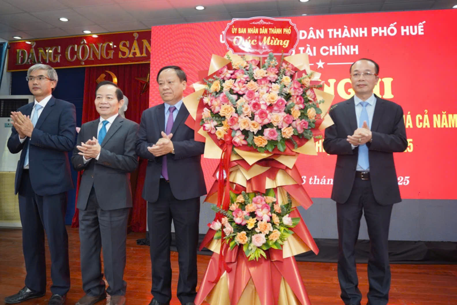 Phấn đấu thu ngân sách Nhà nước năm 2025 đạt 14 000 tỷ đồng