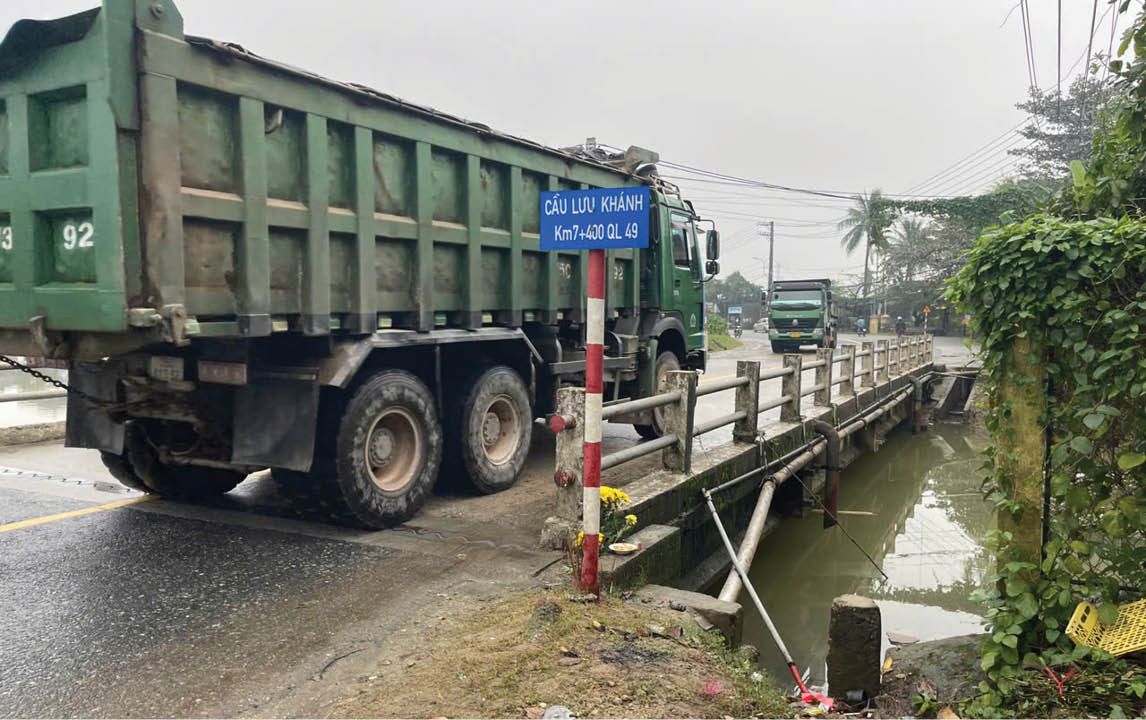 Sớm khắc phục “điểm đen” ở cầu Lưu Khánh
