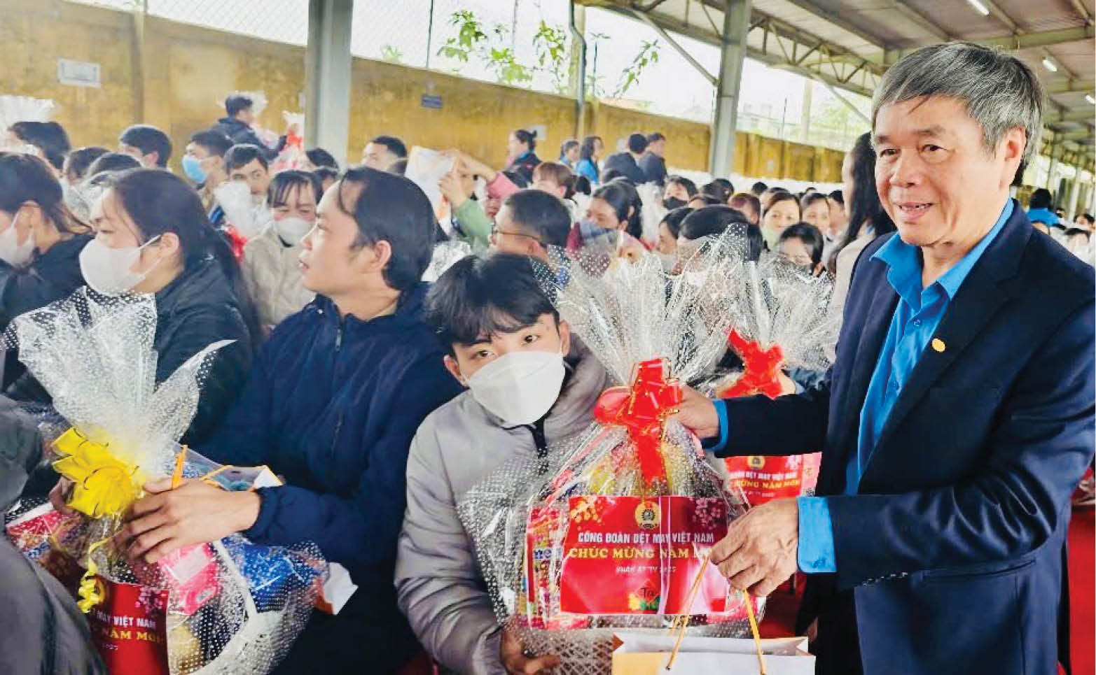 Mang Tết đến cho người lao động