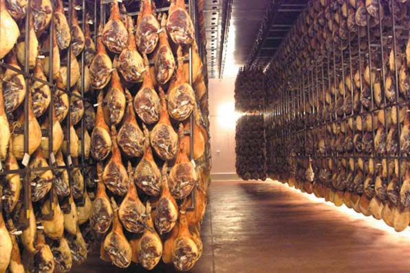 Tết Ất Tỵ 2025 Đùi heo muối Iberico chinh phục vị giác, lan tỏa đẳng cấp
