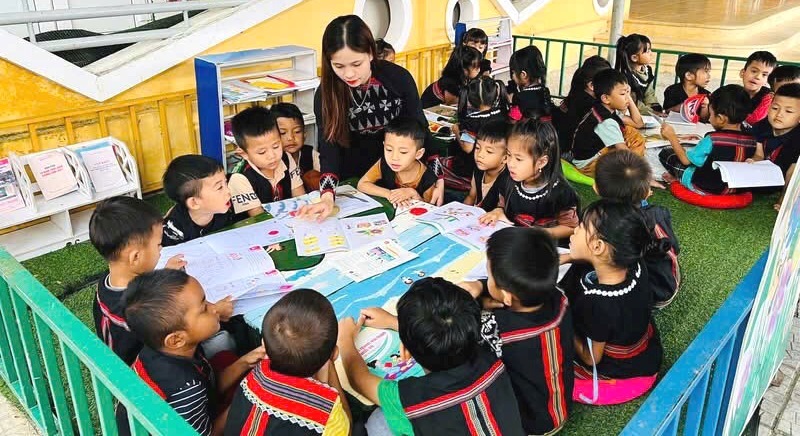 Kiểm tra việc tăng cường tiếng Việt cho trẻ mầm non