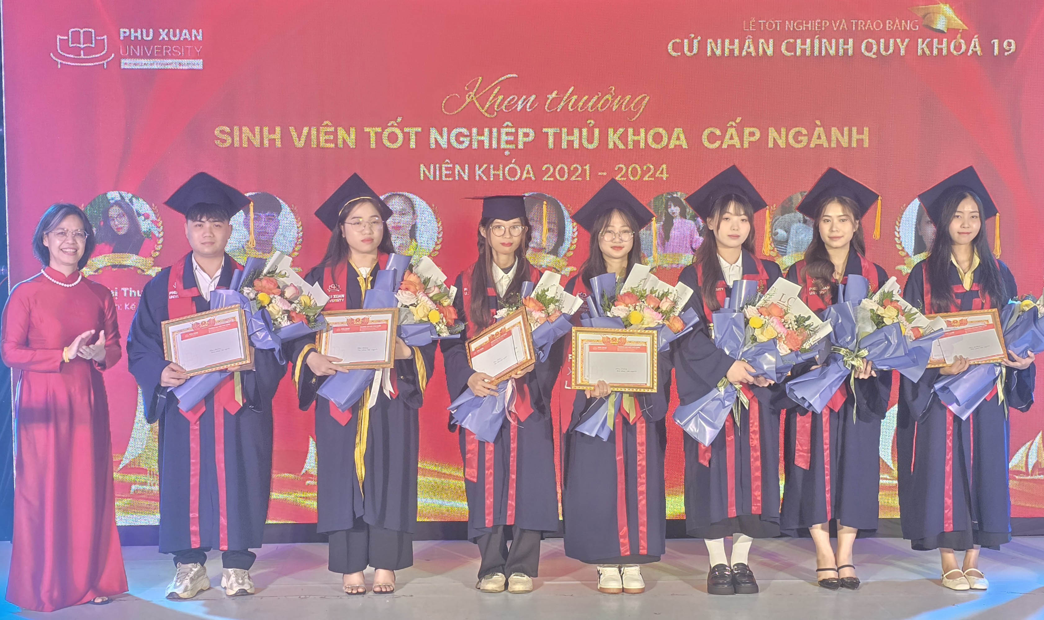 Trường Đại học Phú Xuân trao bằng tốt nghiệp cho gần 200 tân cử nhân