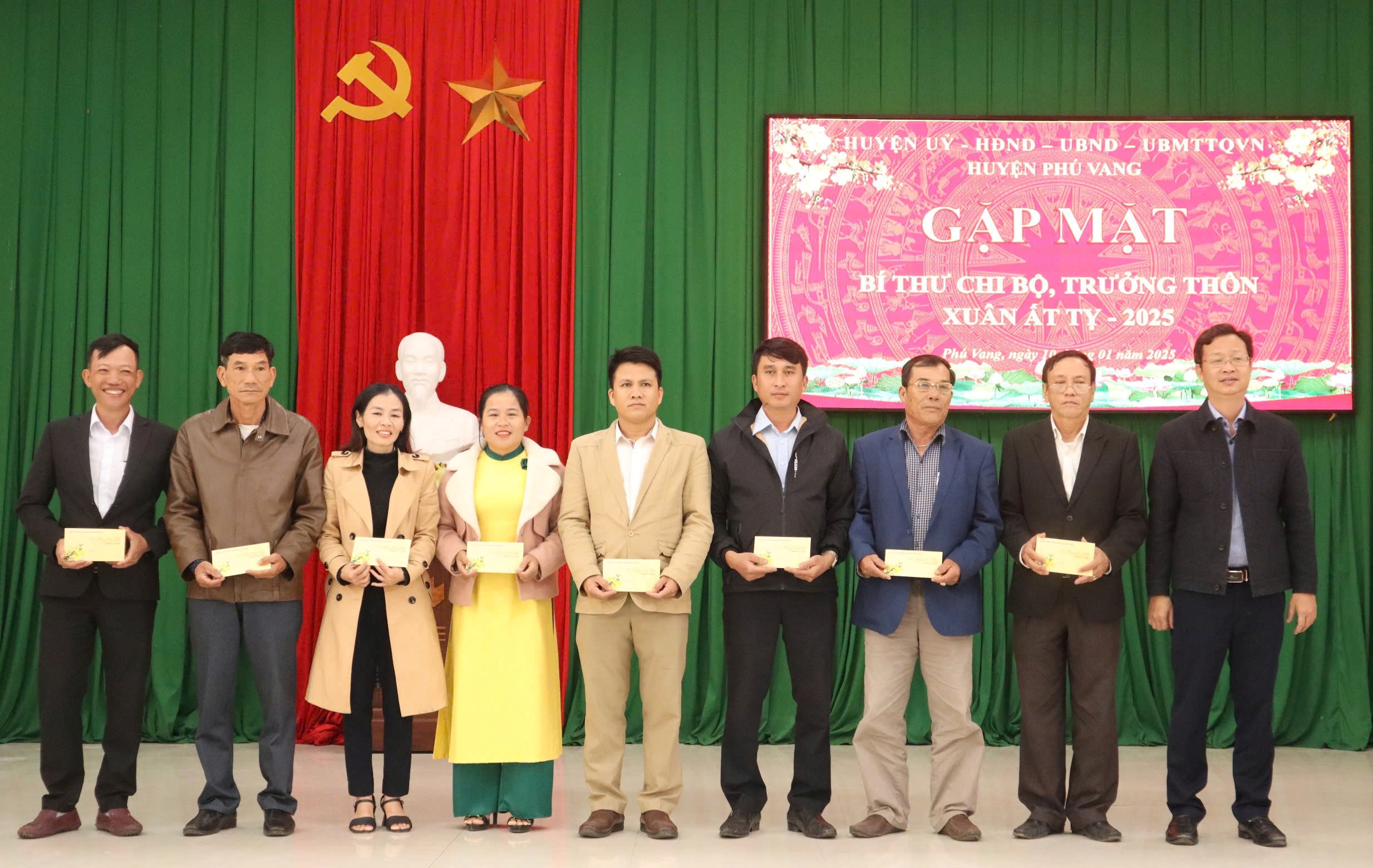 Phú Vang Gặp mặt bí thư chi bộ, trưởng thôn, tổ trưởng tổ dân phố