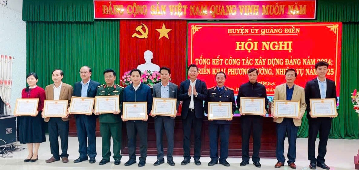 Sắp xếp bộ máy các cơ quan trong hệ thống chính trị đảm bảo tinh gọn