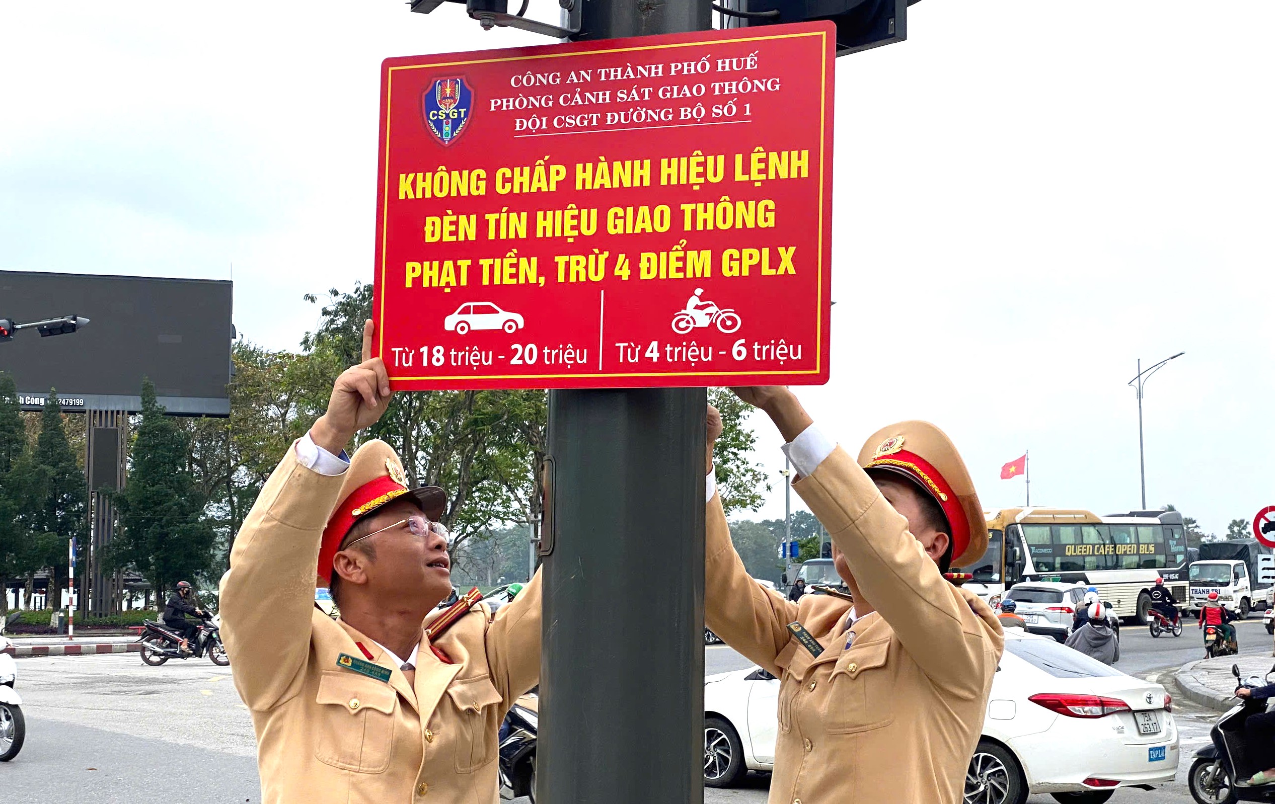 Lắp biển xử lý vi phạm Nghị định 168