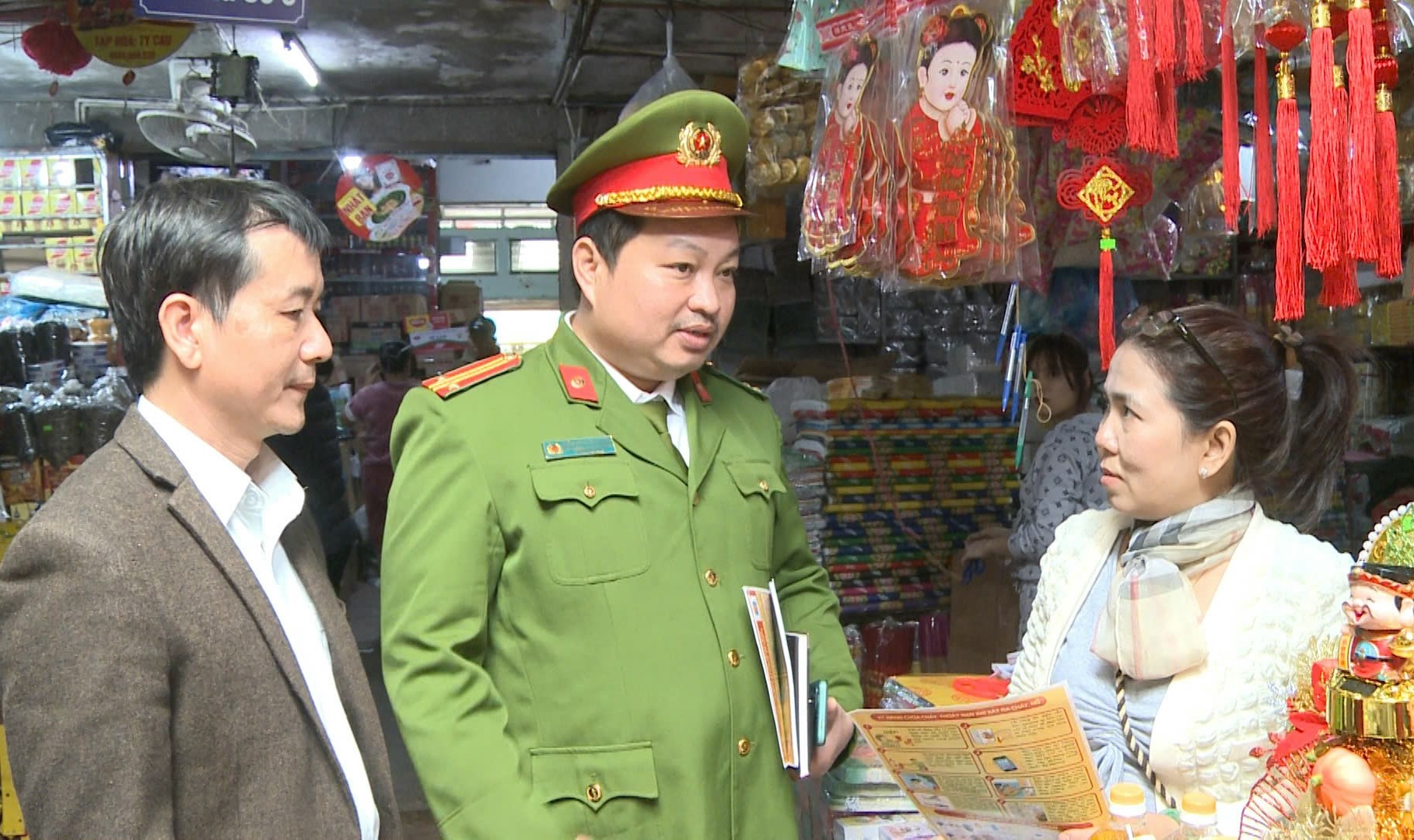 Kiểm tra an toàn phòng cháy chữa cháy tại các chợ, trung tâm thương mại dịp tết