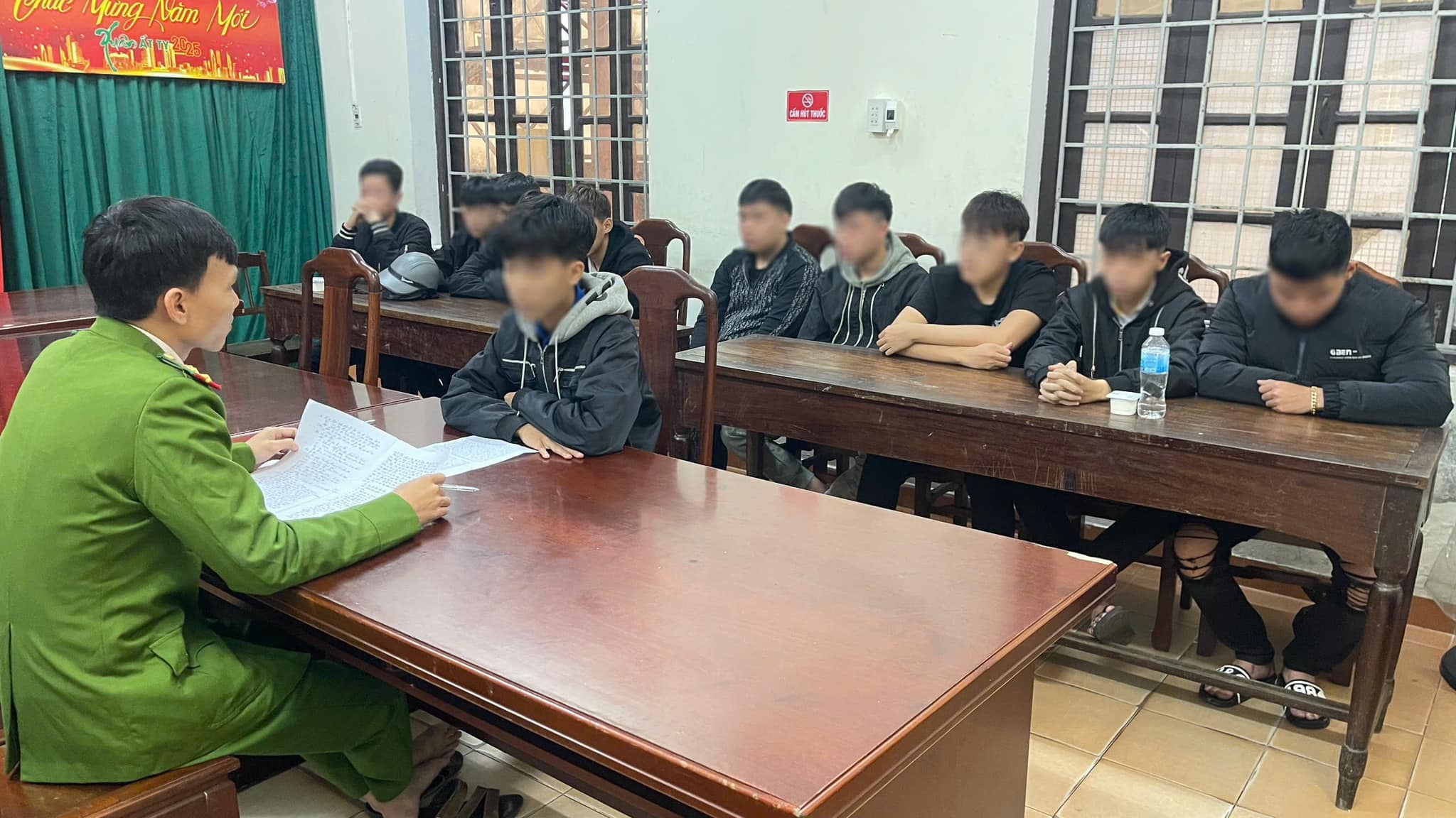 Làm rõ hành vi cố ý gây thương tích của nhóm 10 thanh thiếu niên