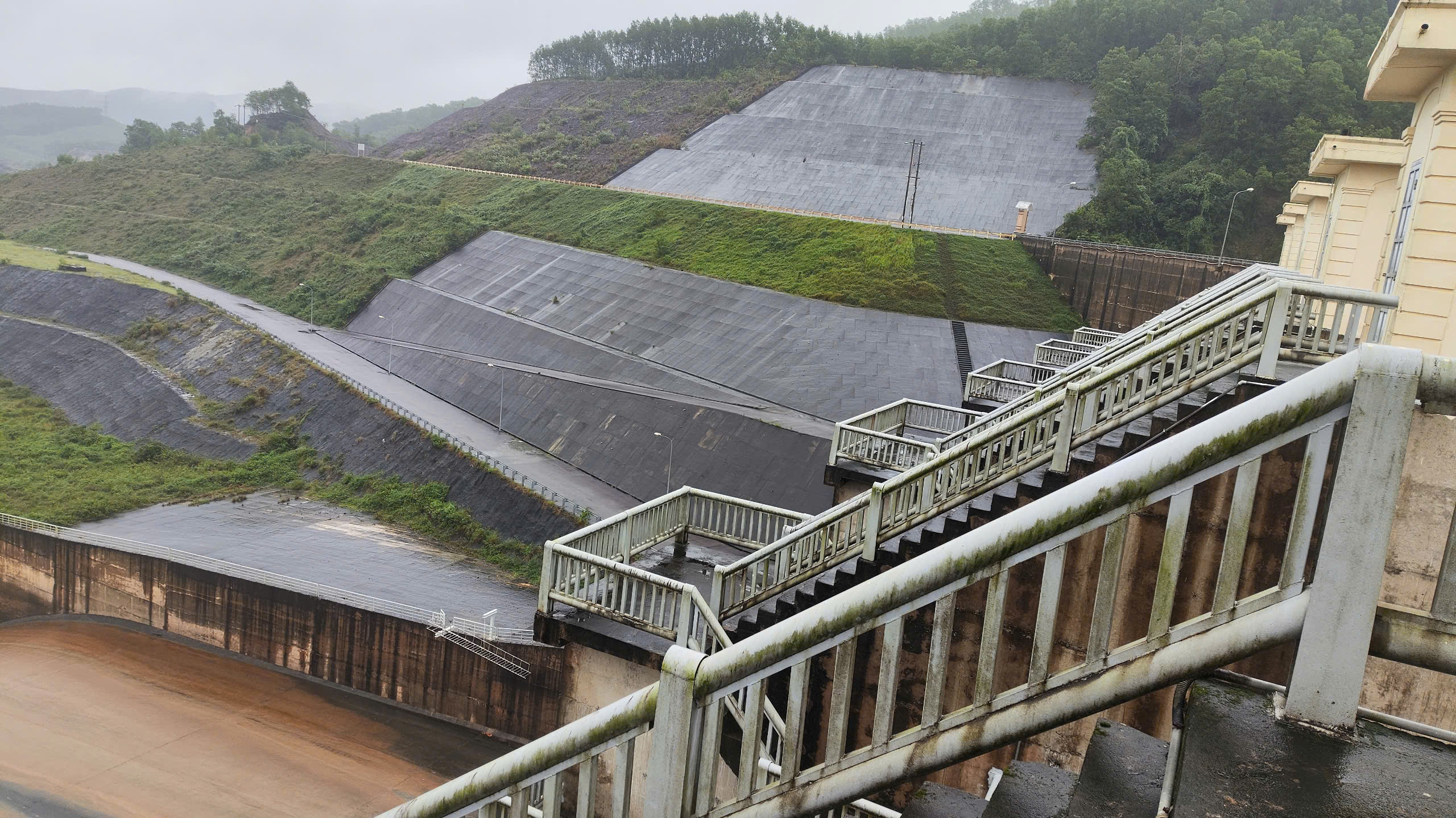 Điều tiết hồ Tả Trạch, đảm bảo an toàn cho công trình