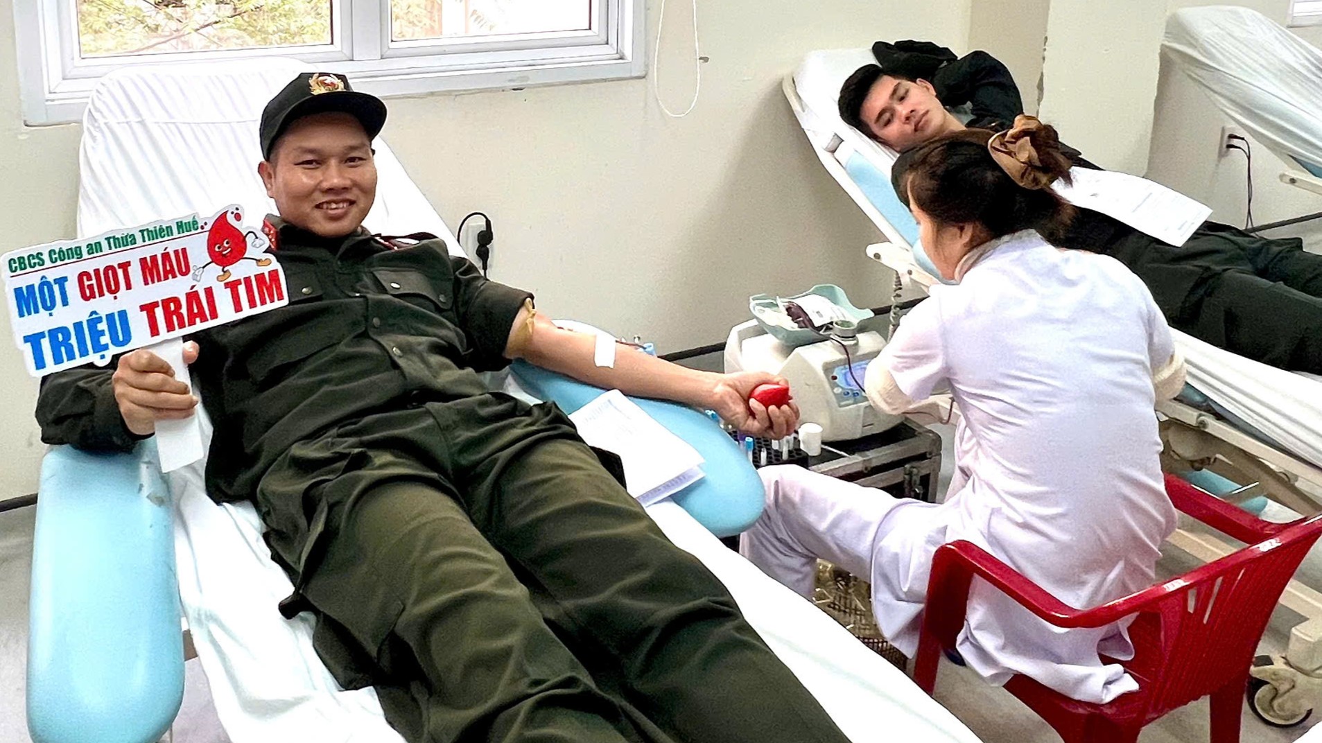 Hơn 120 cán bộ, chiến sĩ công an TP Huế tham gia hiến máu tình nguyện