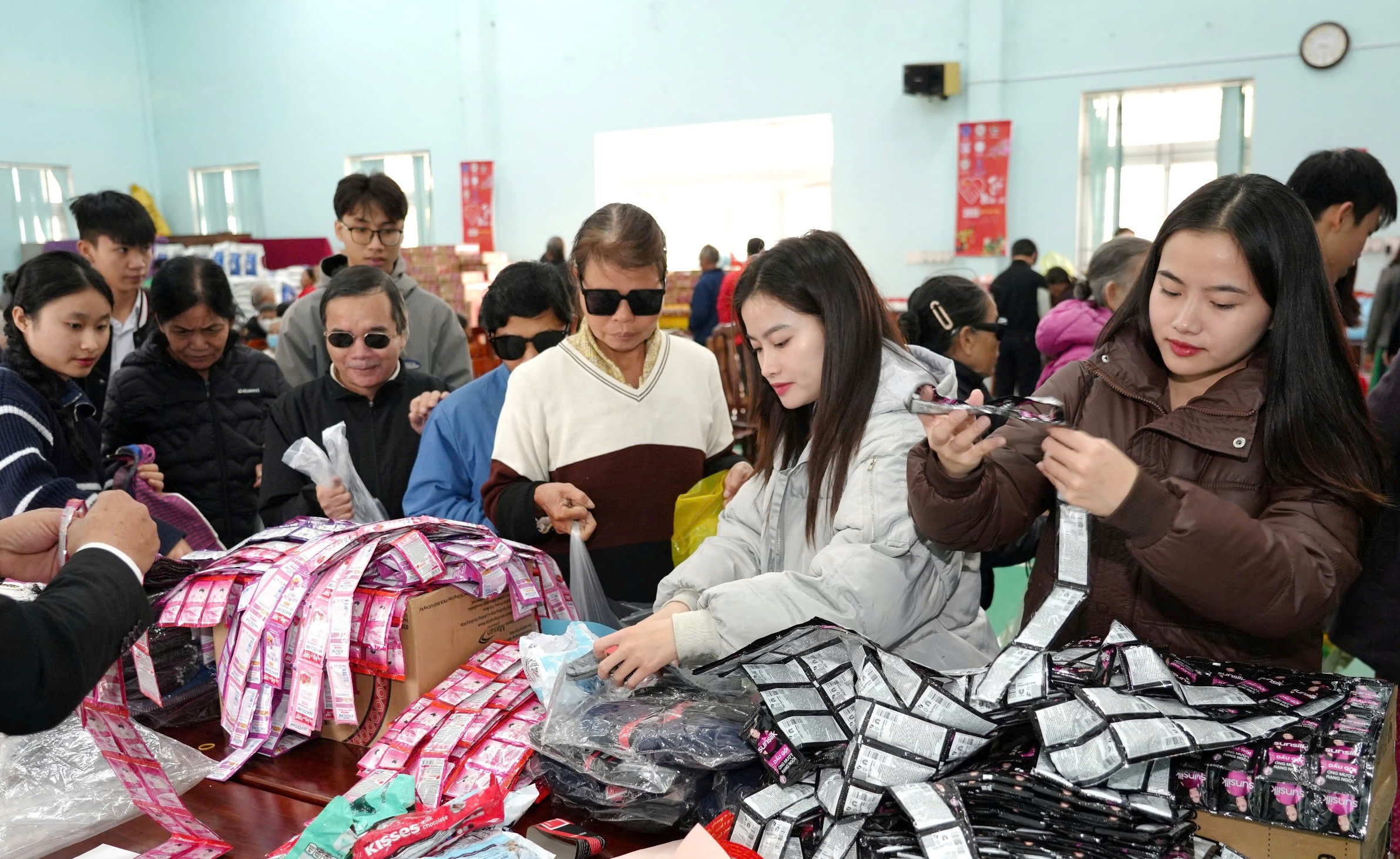 Hương Trà Ấm áp Phiên chợ nhân ái