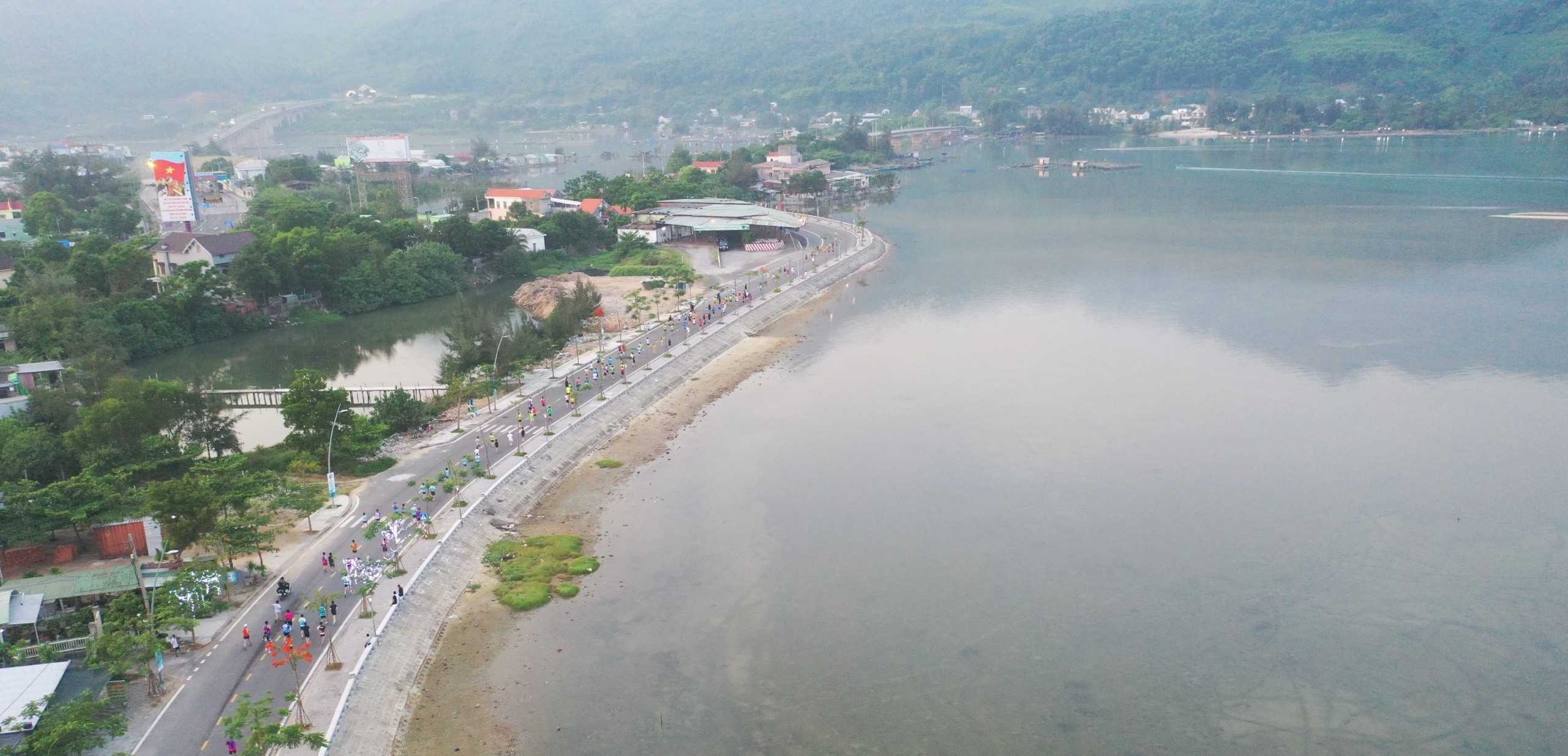 Phú Lộc thông qua nhiều nghị quyết quan trọng