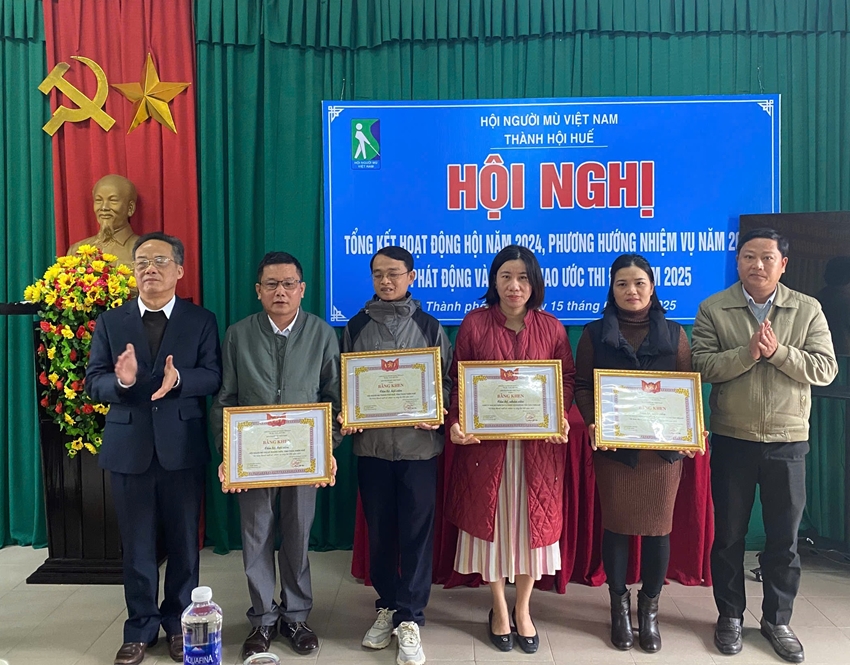 Đổi mới phương thức hoạt động, tập trung chăm lo cho người mù