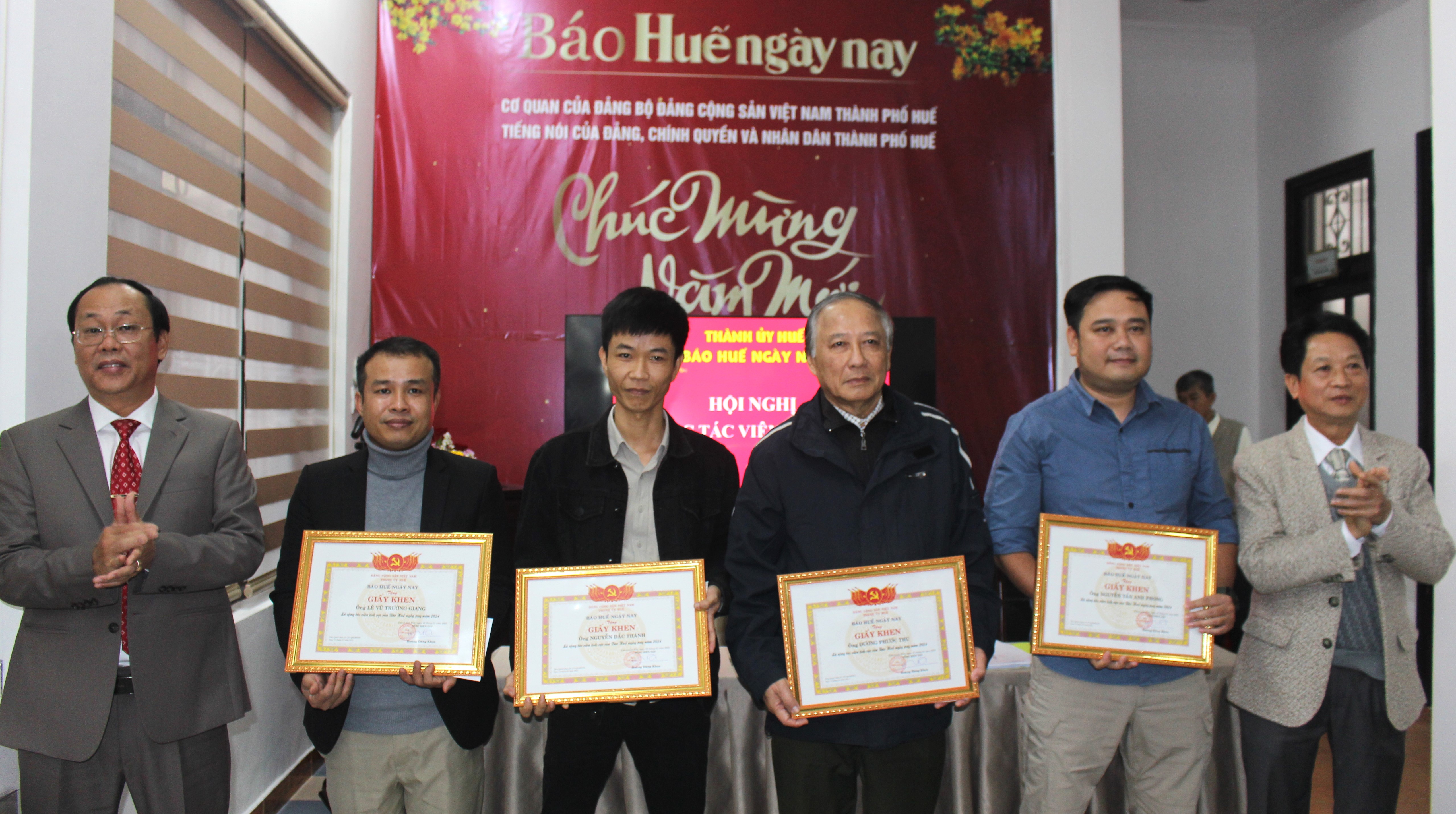 Tri ân sự đóng góp, đồng hành của đội ngũ cộng tác viên với Báo Huế ngày nay