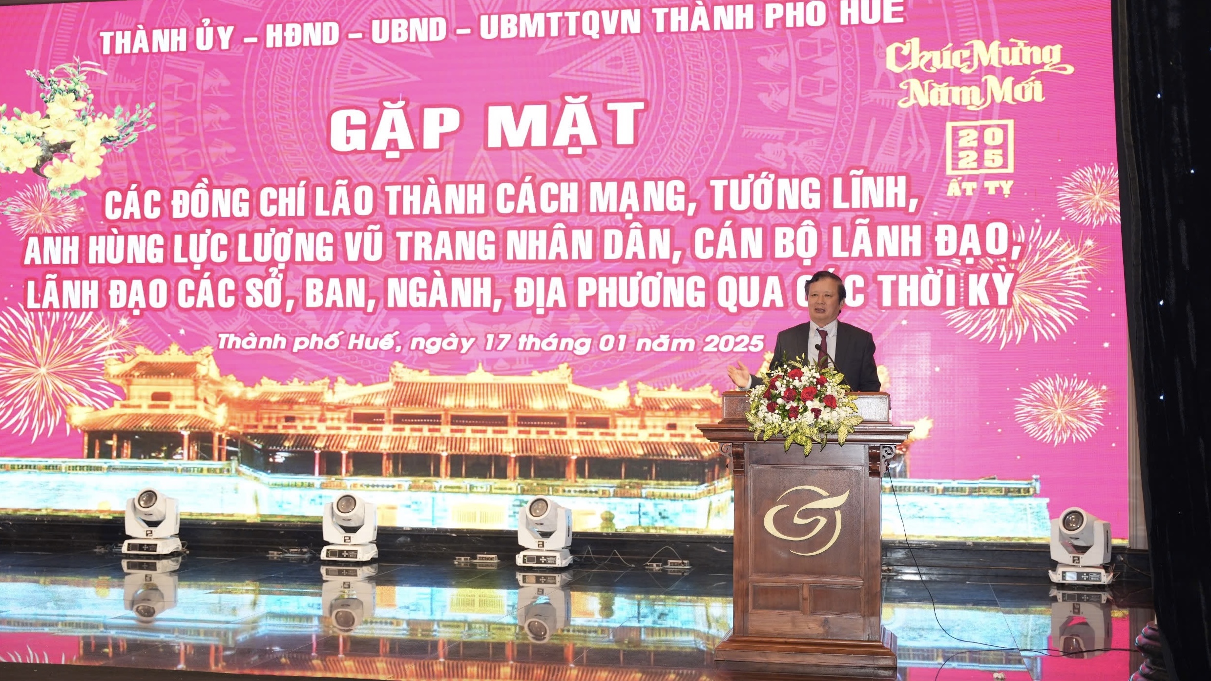 Gặp mặt lão thành cách mạng và lãnh đạo thành phố qua các thời kỳ nhân dịp đón Tết Ất Tỵ