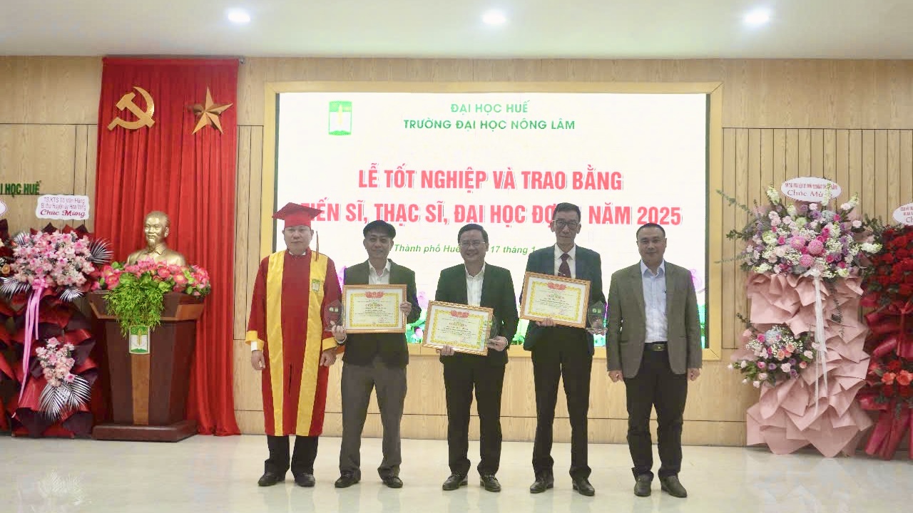 Trường Đại học Nông lâm, Đại học Huế trao bằng tiến sĩ, thạc sĩ, đại học