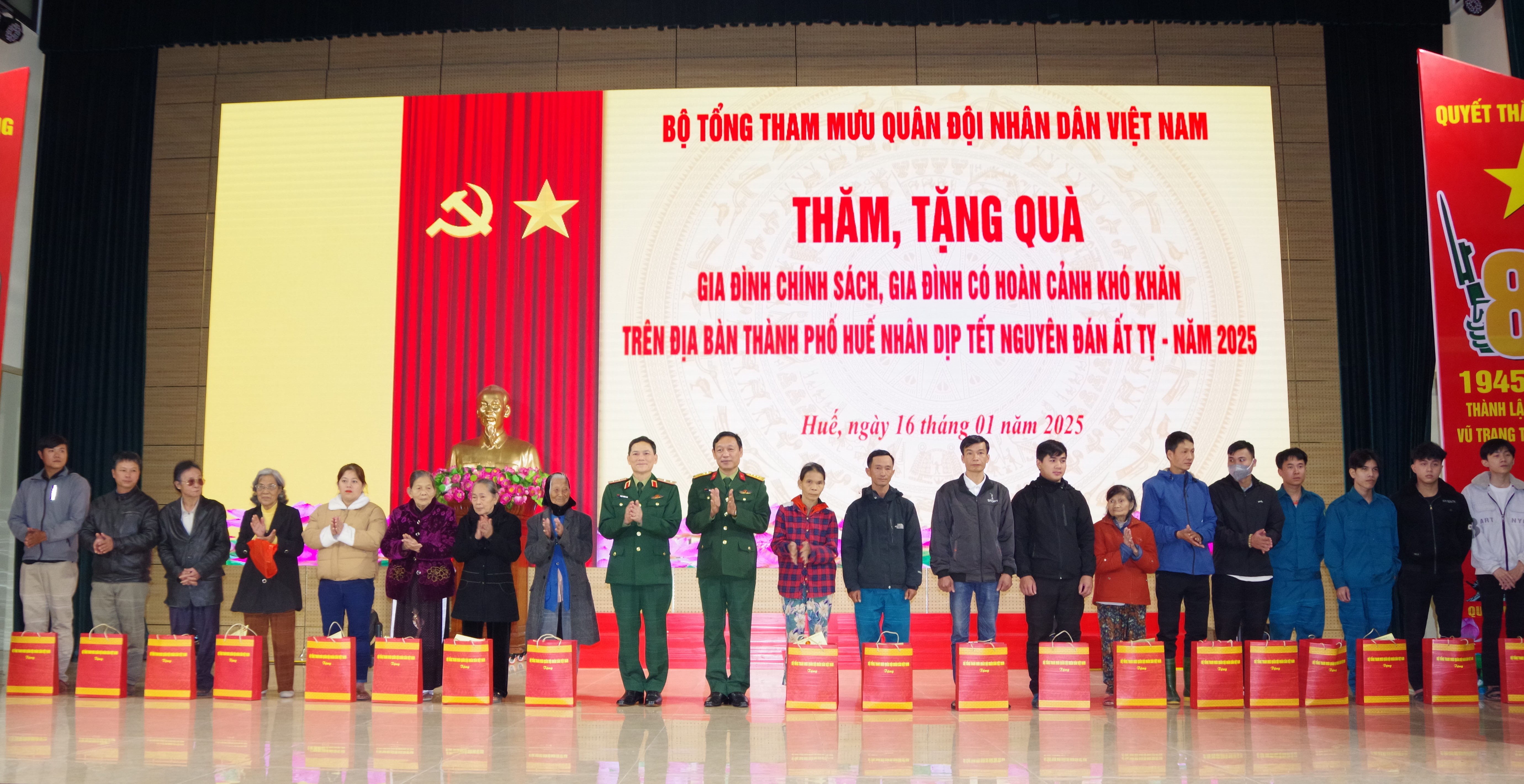 Trung tướng Phạm Trường Sơn, Phó Tổng Tham mưu trưởng Quân đội nhân dân Việt Nam chúc Tết tại TP Huế