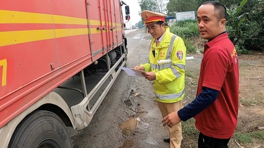 Liên tục phát hiện phương tiện chở hàng hóa nhập lậu