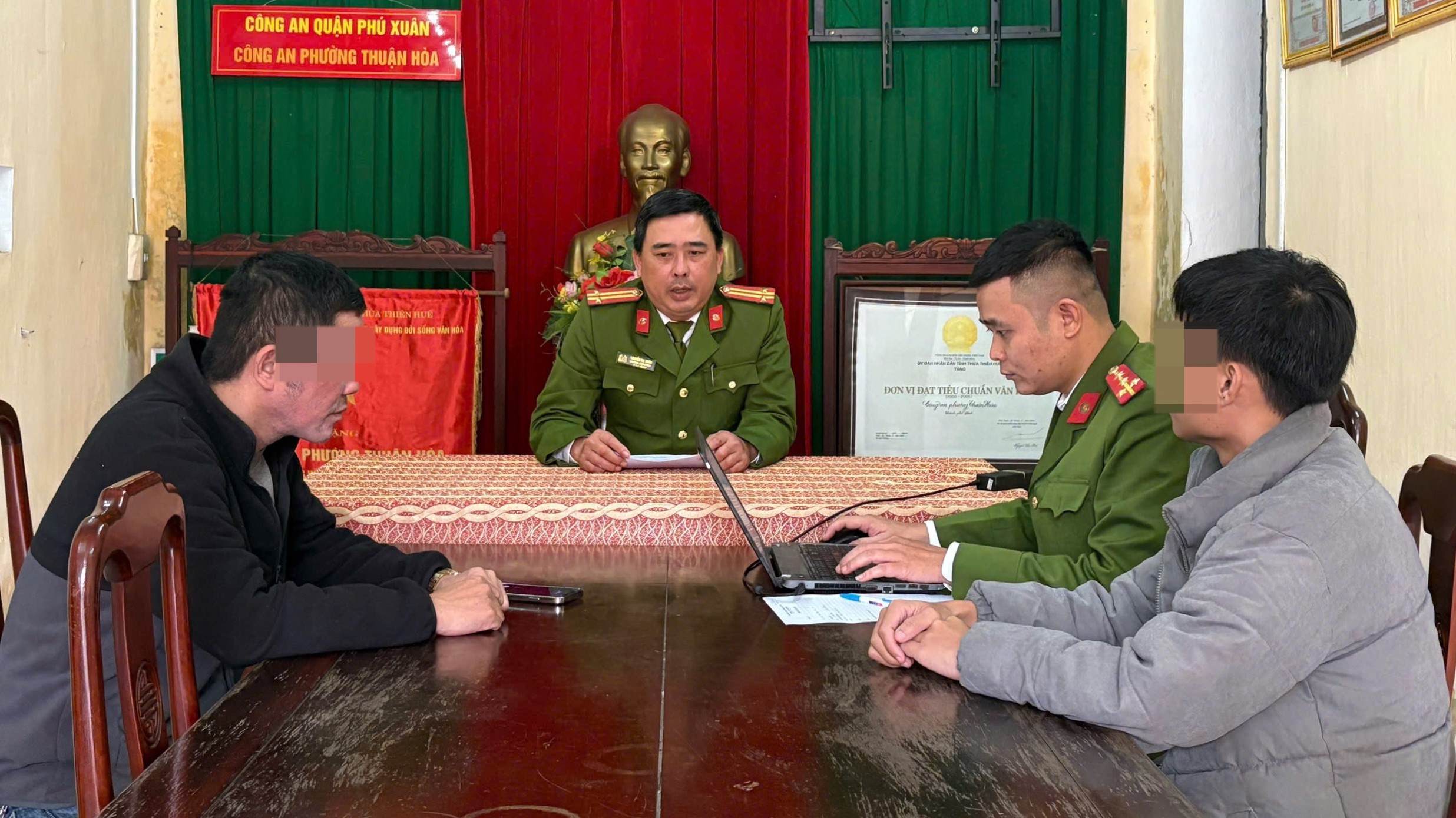 Nhanh chóng xác minh, làm rõ vụ tài xế vượt ẩu, hành hung người tại đường Lê Duẩn