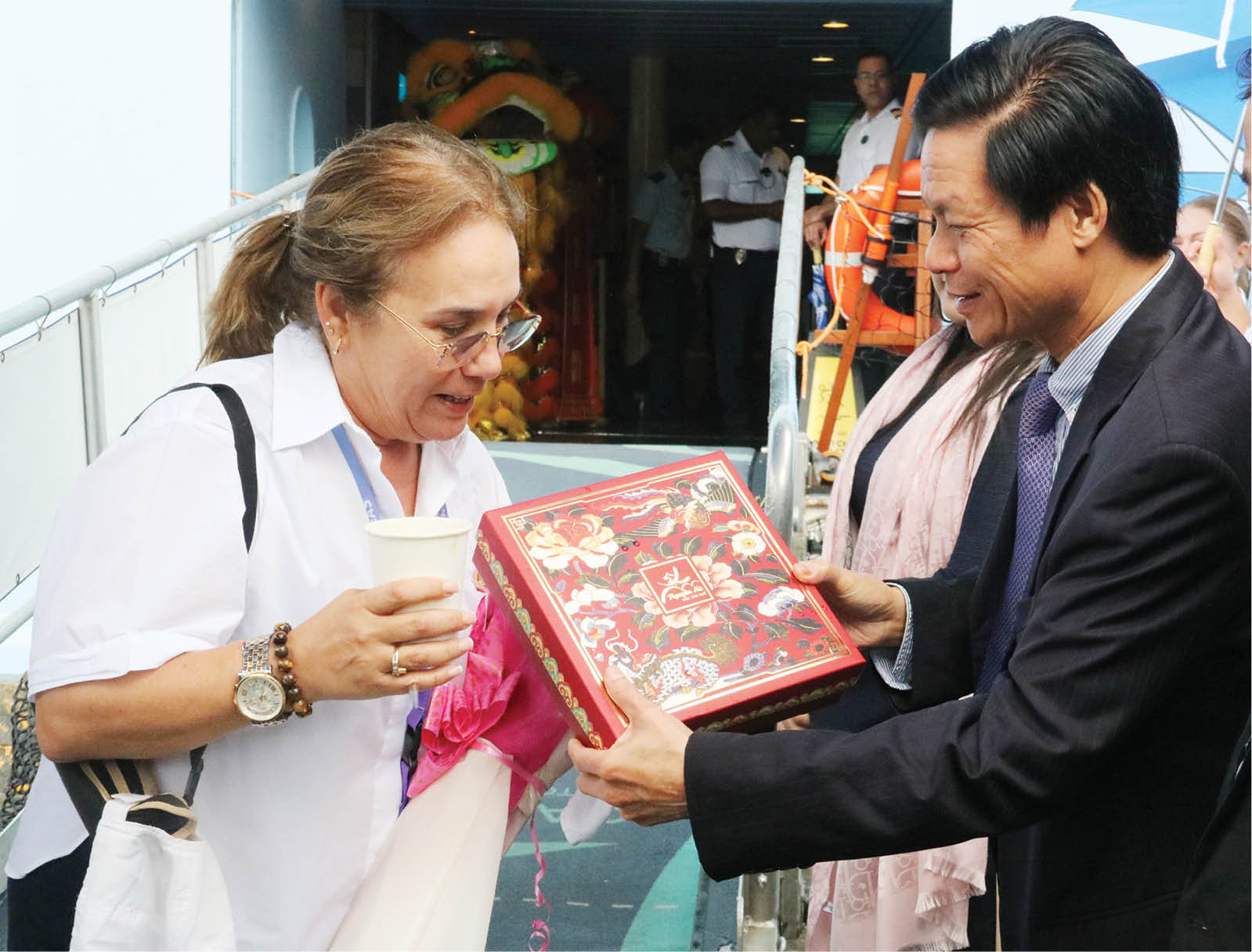 Để khách hạng sang “rút hầu bao”