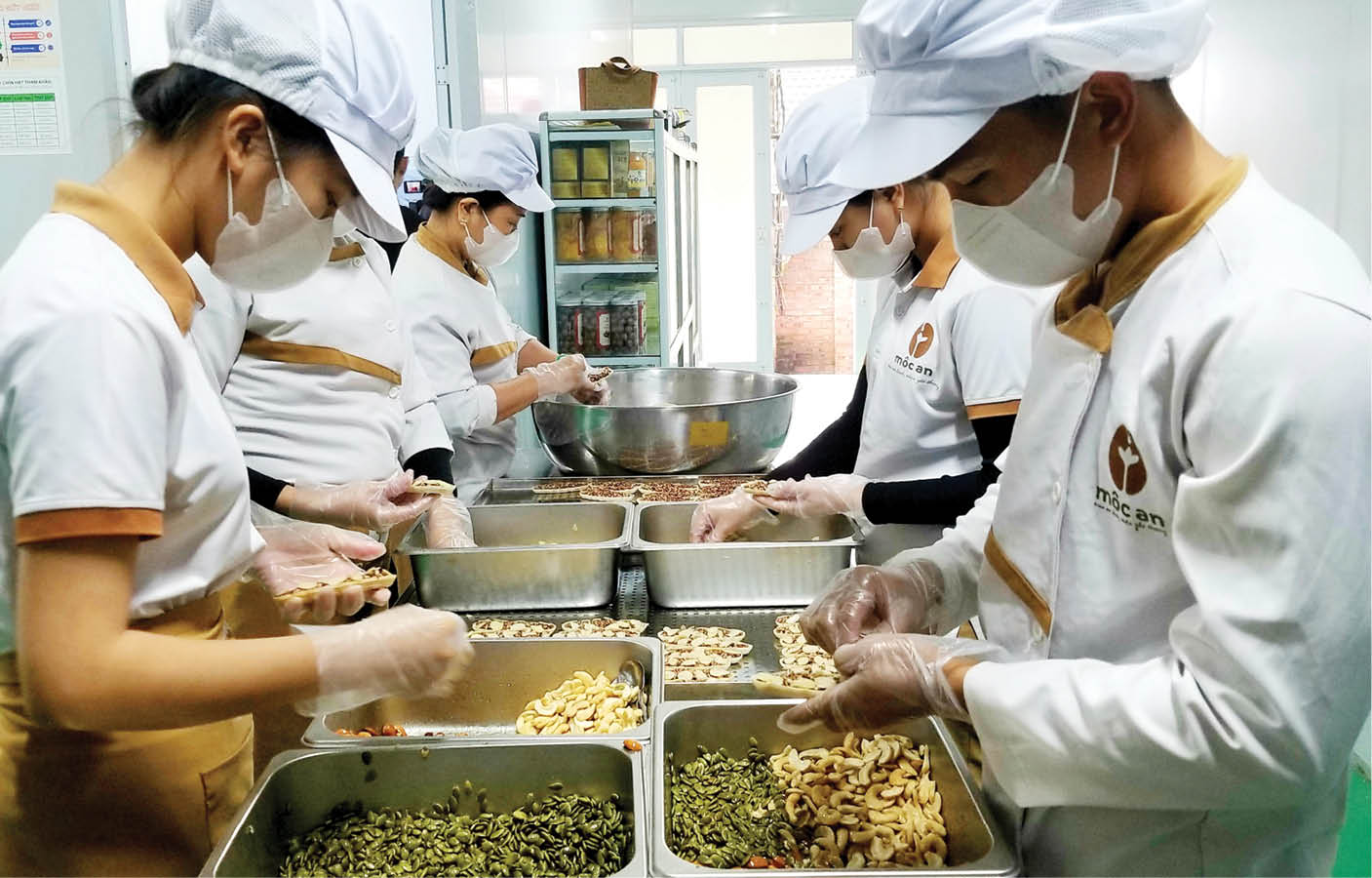 Lương thưởng tăng, người lao động đón Tết ấm