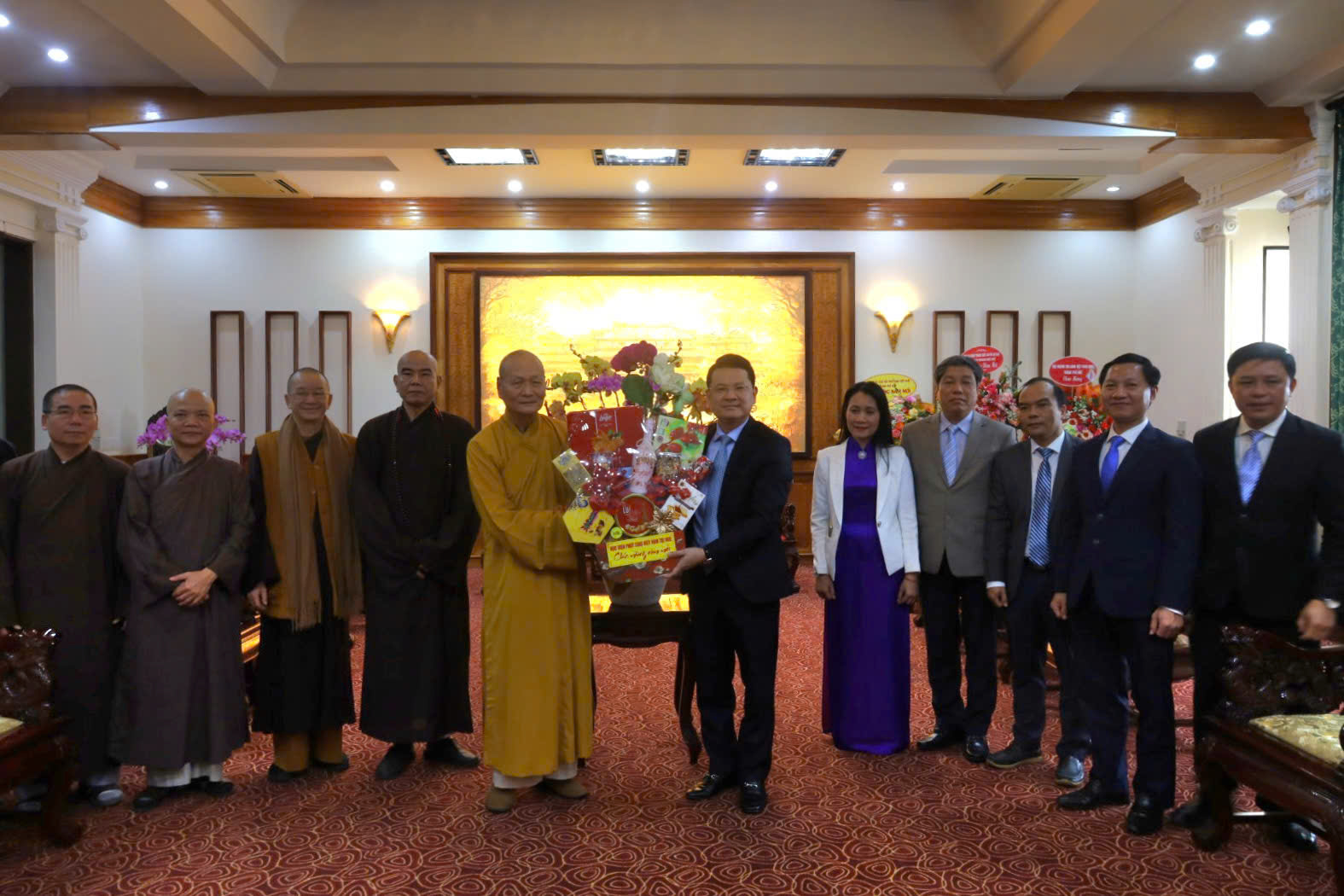 Học viện Phật giáo Việt Nam tại Huế chúc tết UBND và Công an TP Huế