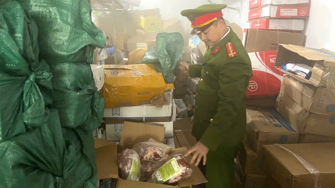 Thu giữ 1,8 tấn thực phẩm đông lạnh không rõ nguồn gốc