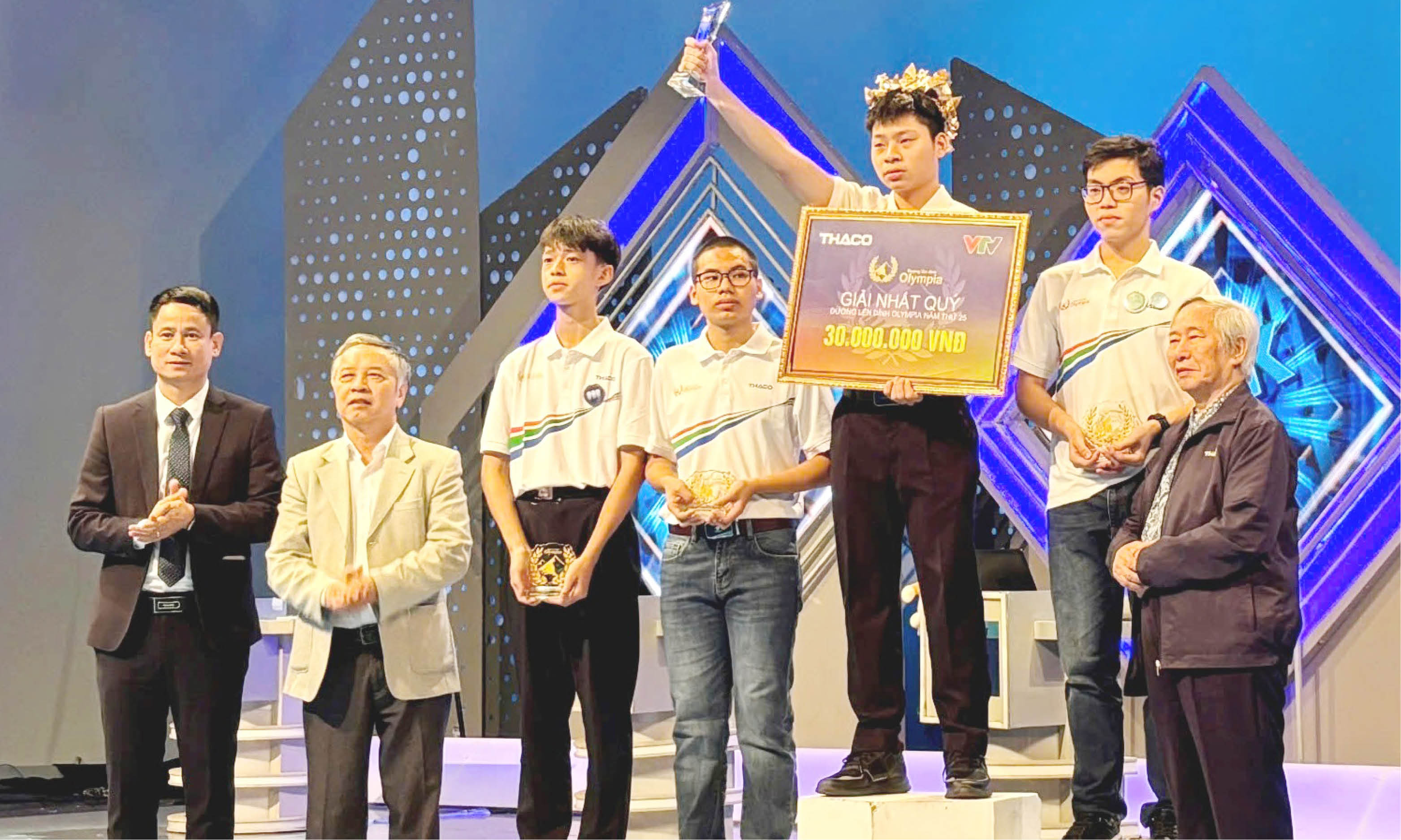 Chàng trai mang điểm cầu Olympia về Huế