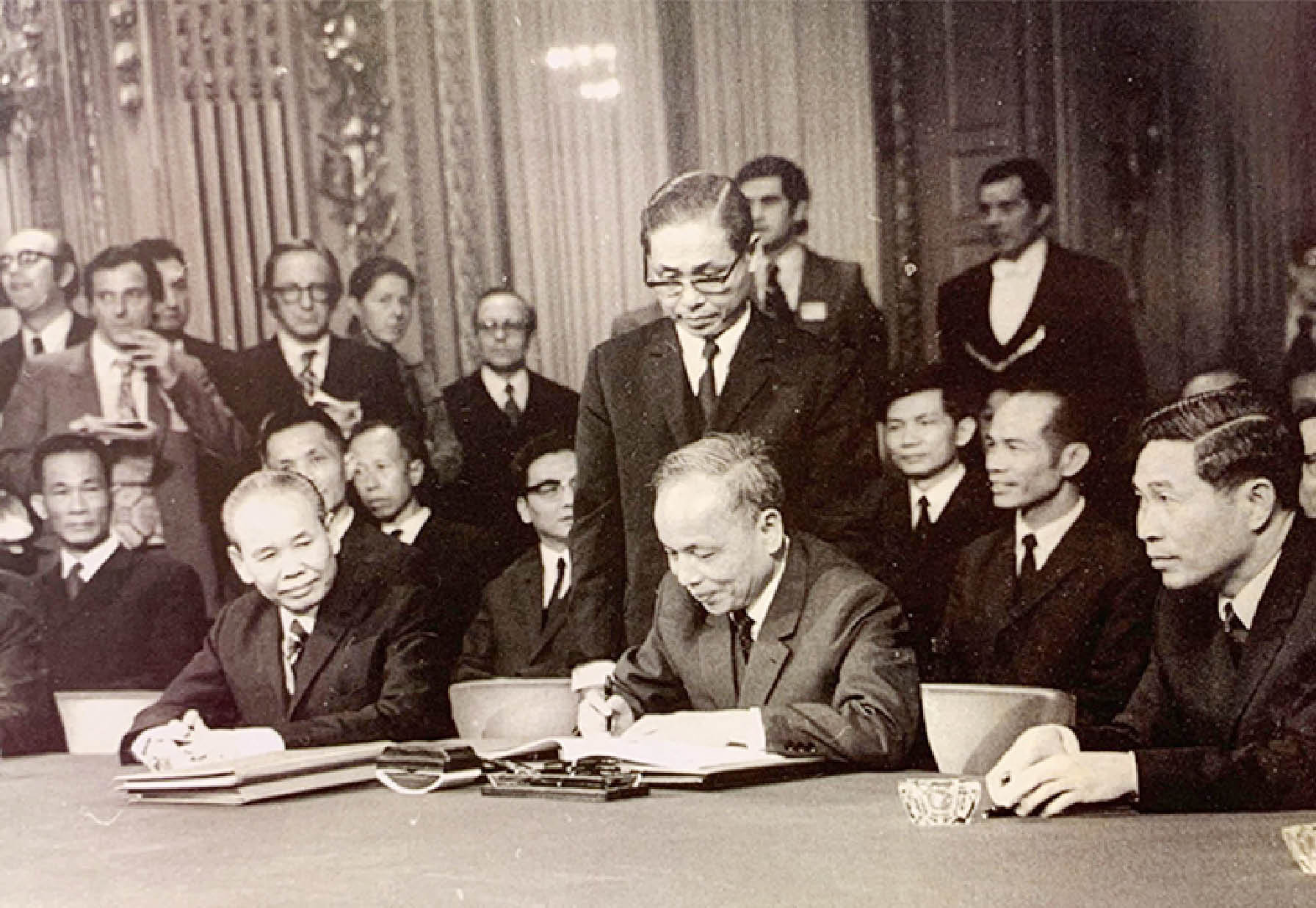 Hội đàm Paris và sự hốt hoảng của chính quyền Sài Gòn