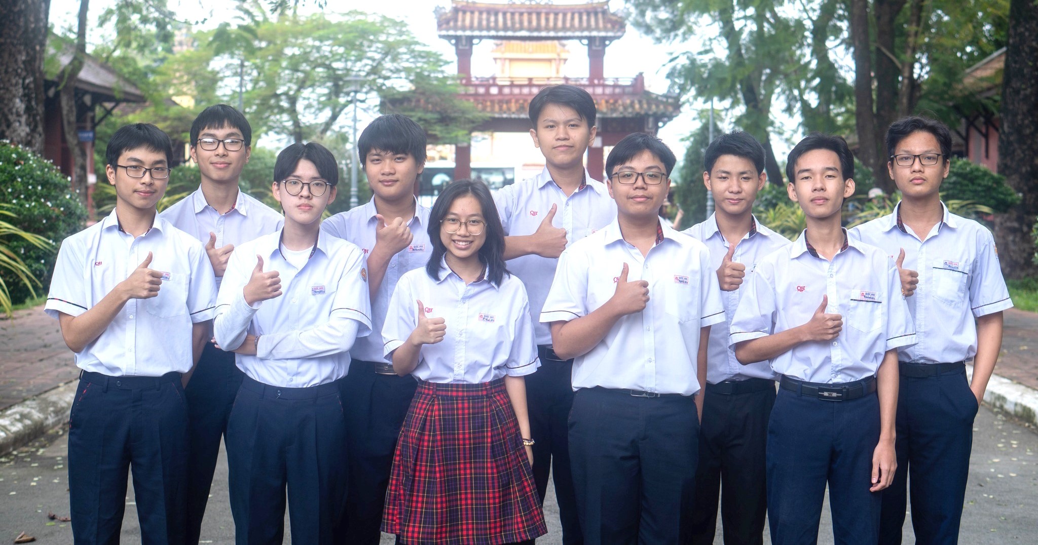 Trường THPT chuyên Quốc Học - Huế có 4 học sinh được chọn vào đội dự tuyển thi quốc tế