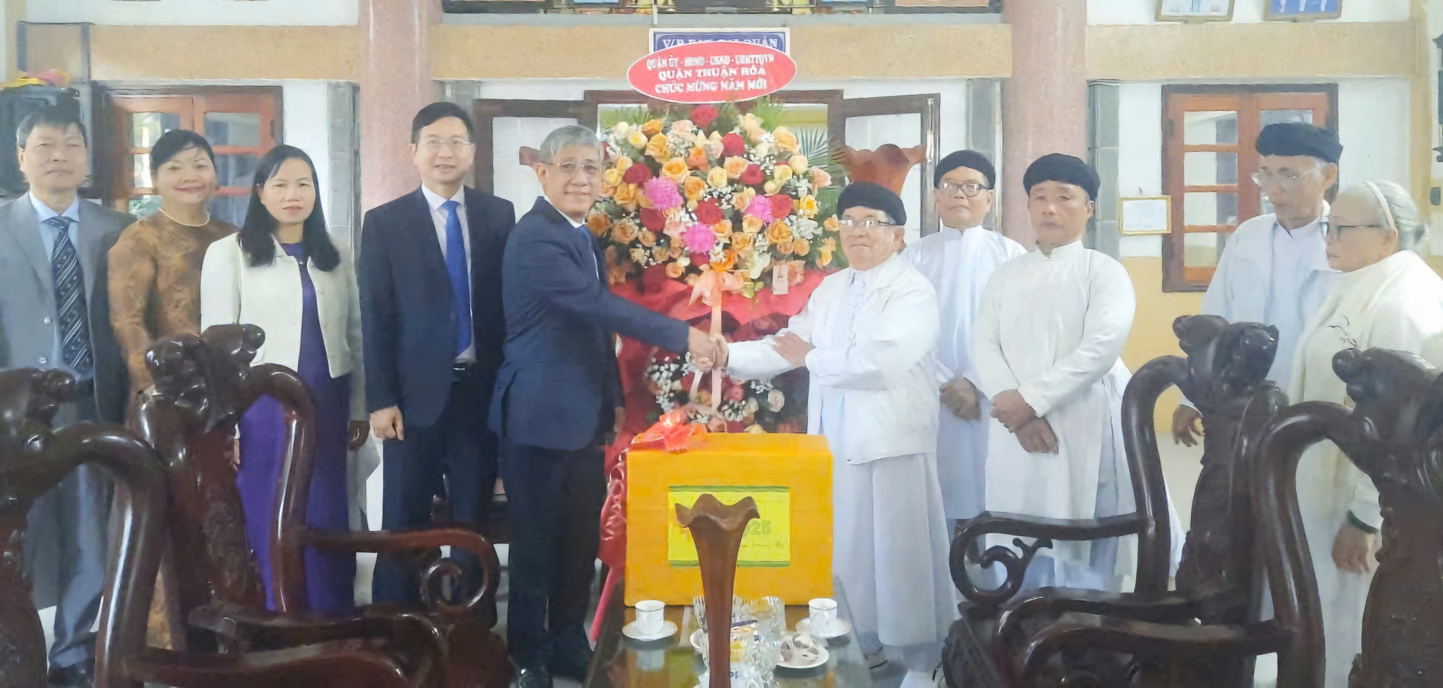 Lãnh đạo quận Thuận Hóa thăm, chúc Tết Hội thánh Thất Cao Đài họ đạo Vĩnh Lợi