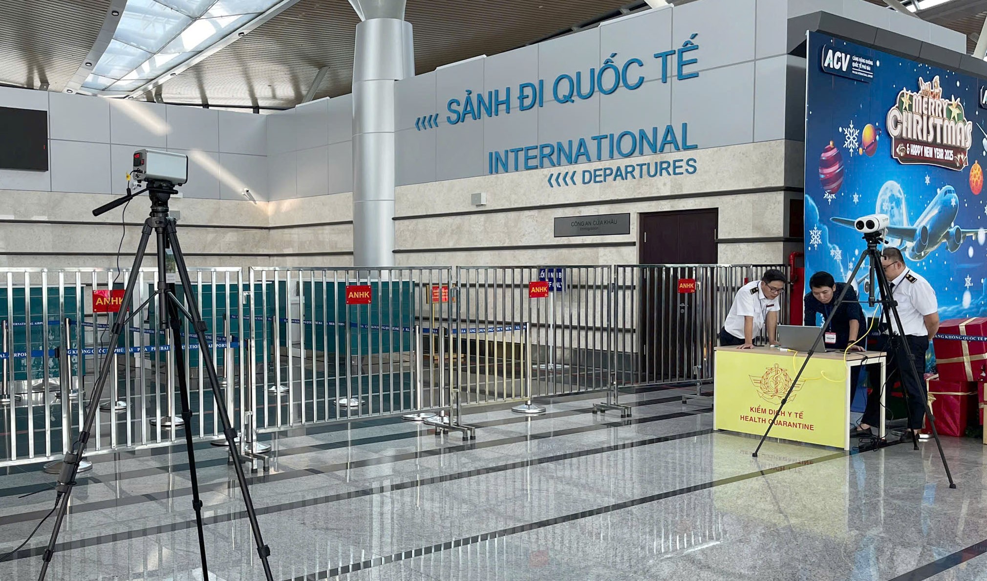 Vận hành hệ thống đo thân nhiệt tự động từ xa tại Cảng hàng không Quốc tế Phú Bài