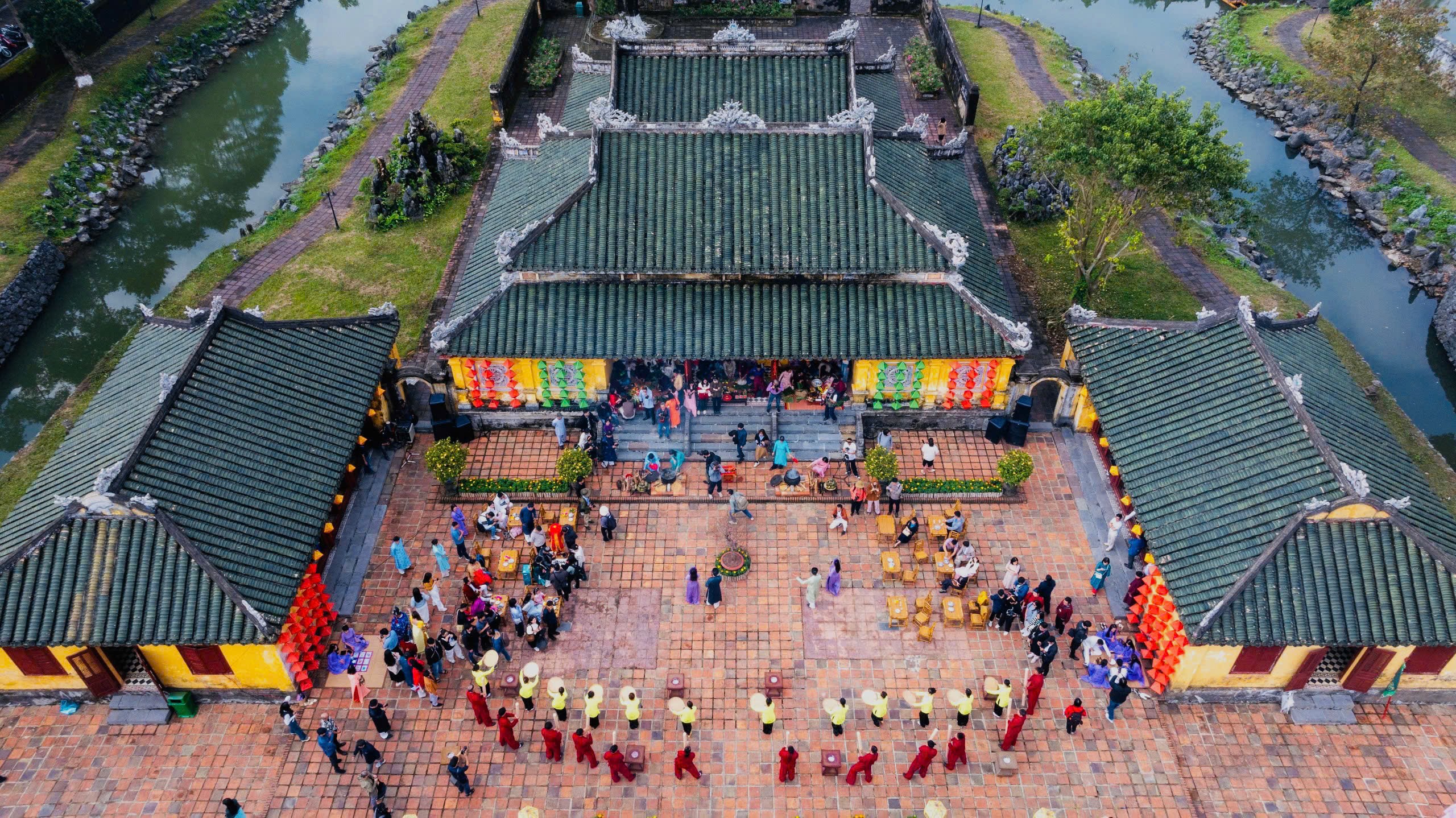 Hoàng cung đón Tết