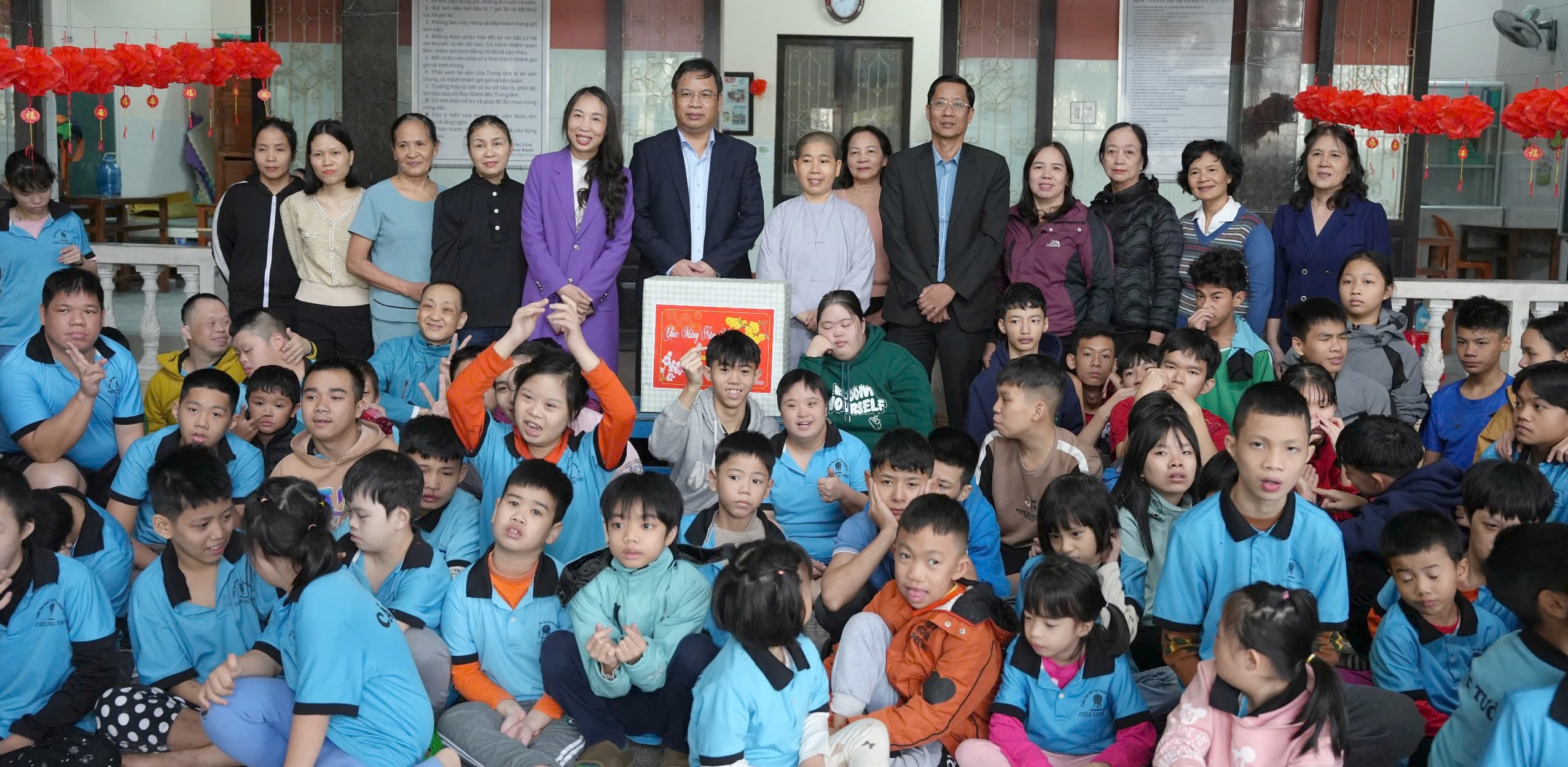 Thăm Tết tại Trung tâm Bảo trợ trẻ em khuyết tật chùa Long Thọ