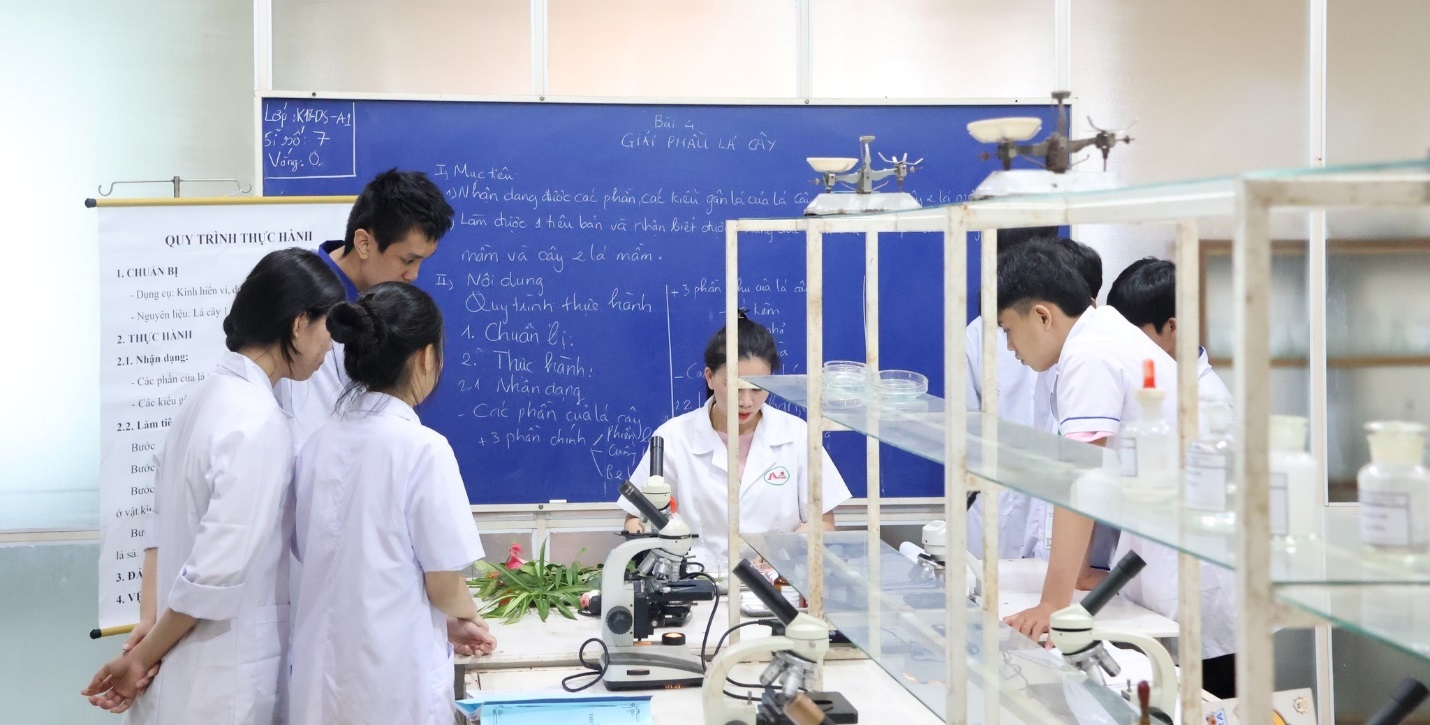 Trường cao đẳng Âu Lạc - Huế Đào tạo nguồn nhân lực chú trọng học thực hành - đảm bảo chất lượng - cam kết đầu ra