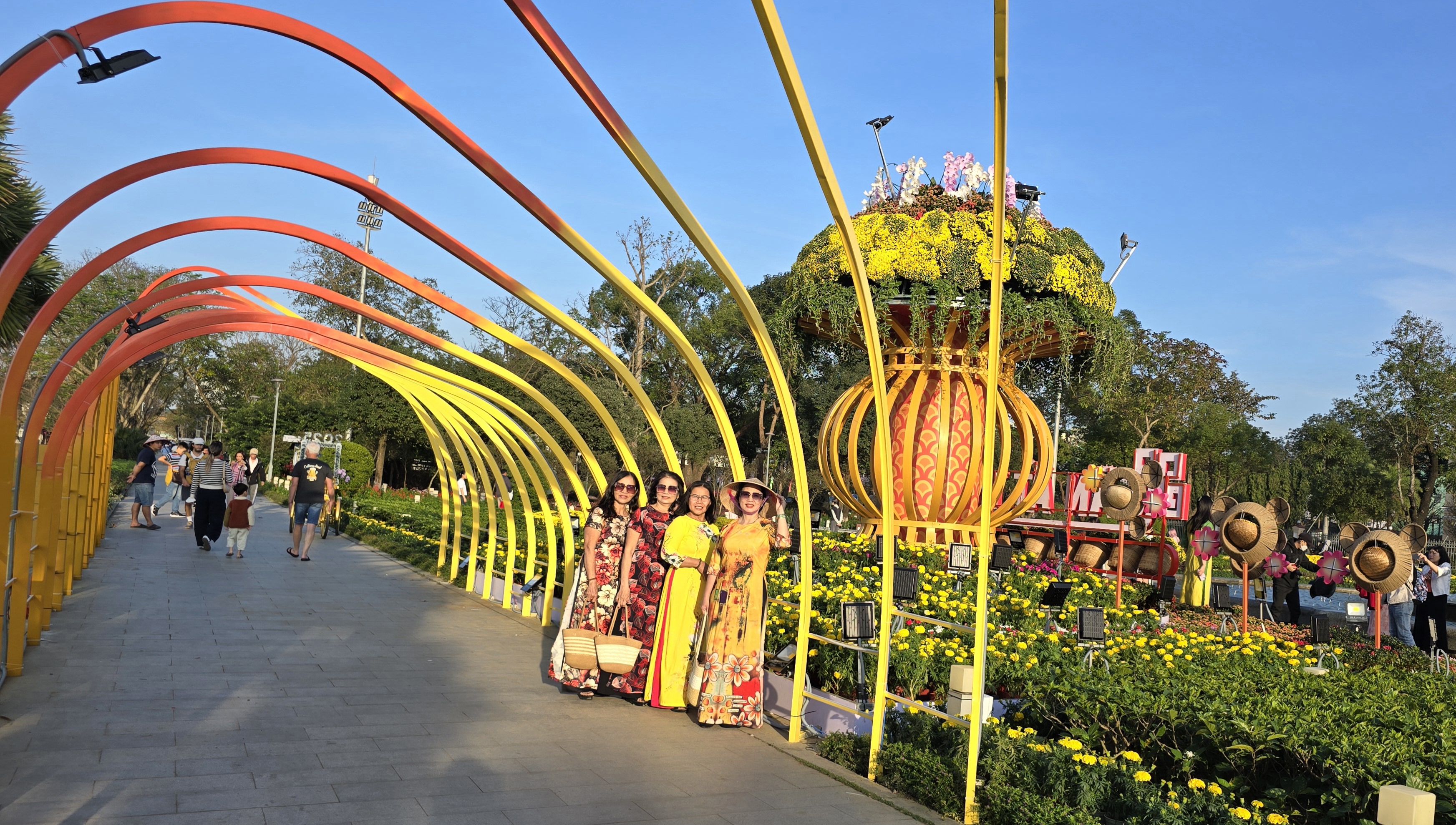 Điểm nhấn bên dòng Hương