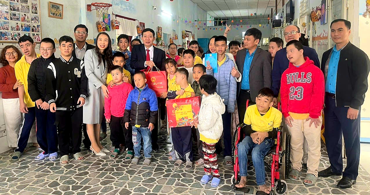 Hơn 100 nghìn suất quà Tết tặng người có công và đối tượng bảo trợ xã hội