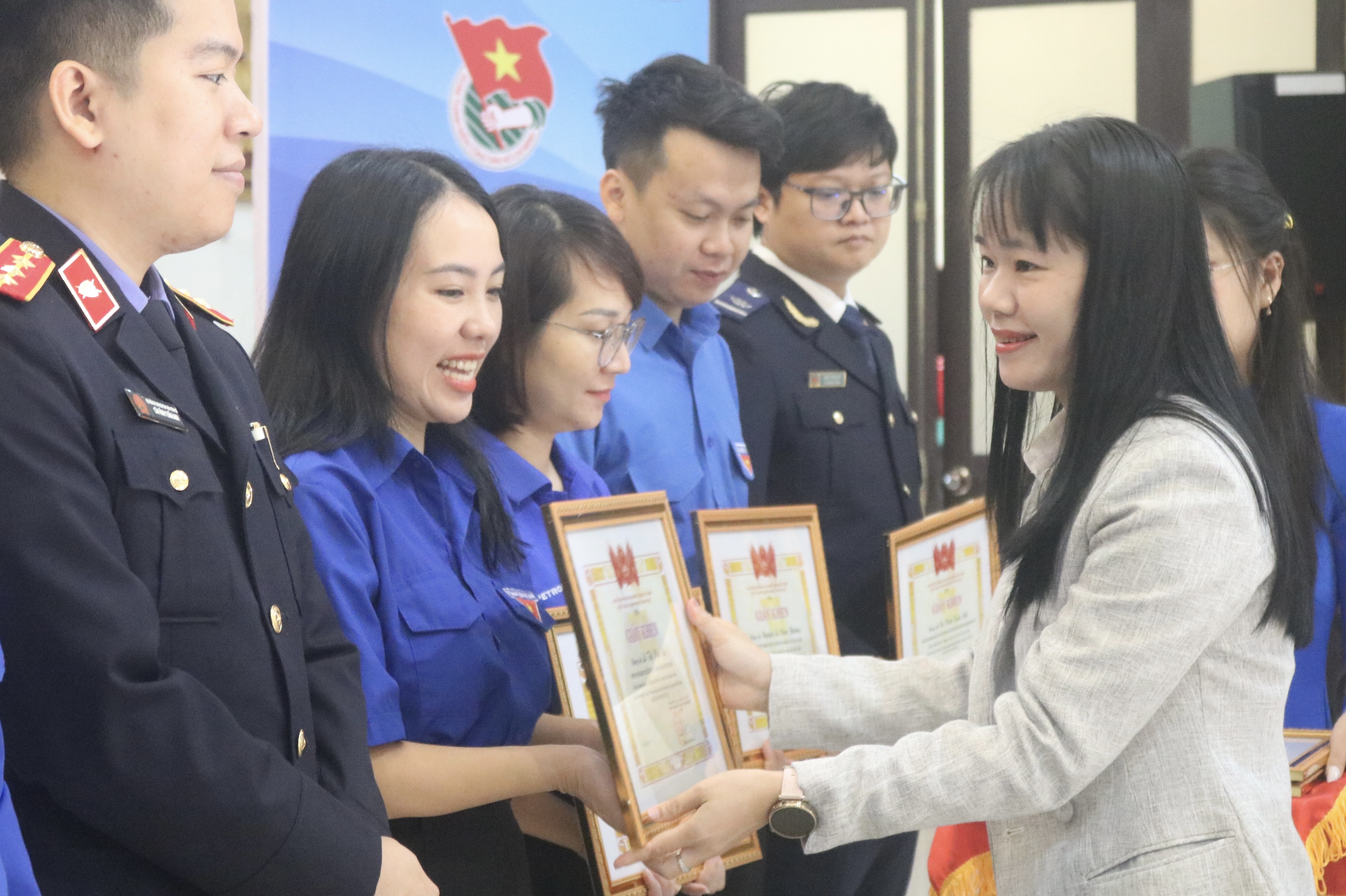 Tuyên dương 12 đảng viên trẻ tiêu biểu