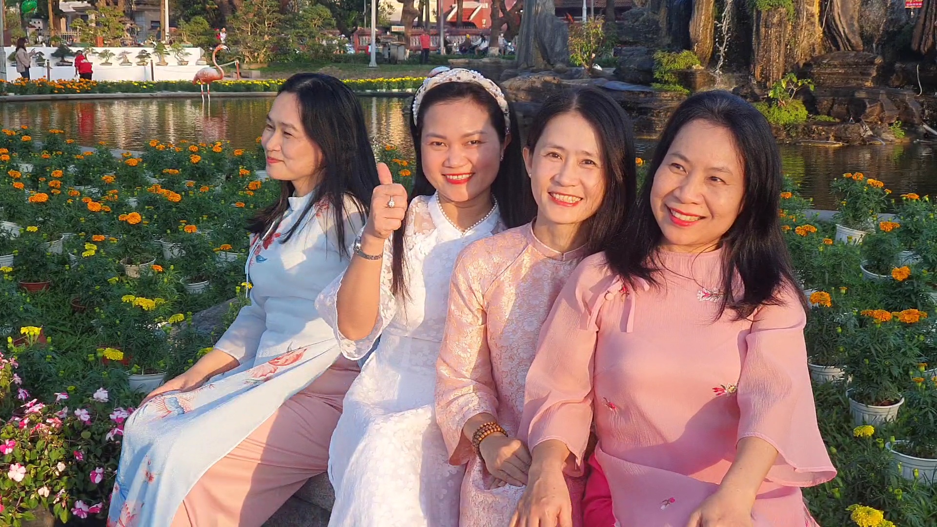 Công dân thành phố trực thuộc Trung ương đón Tết