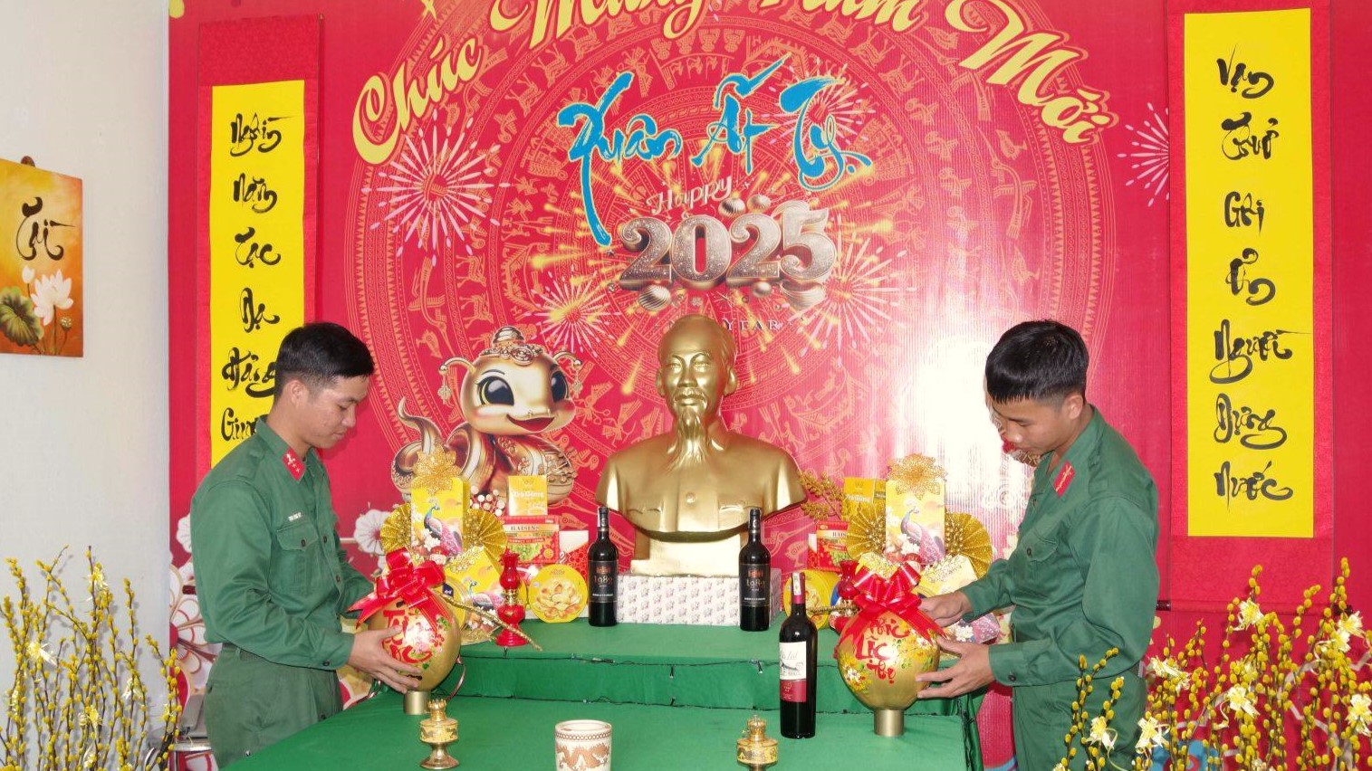 Vui xuân không quên nhiệm vụ