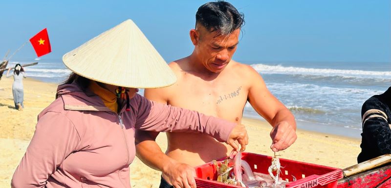 Cùng ngư dân đón lộc biển đầu năm